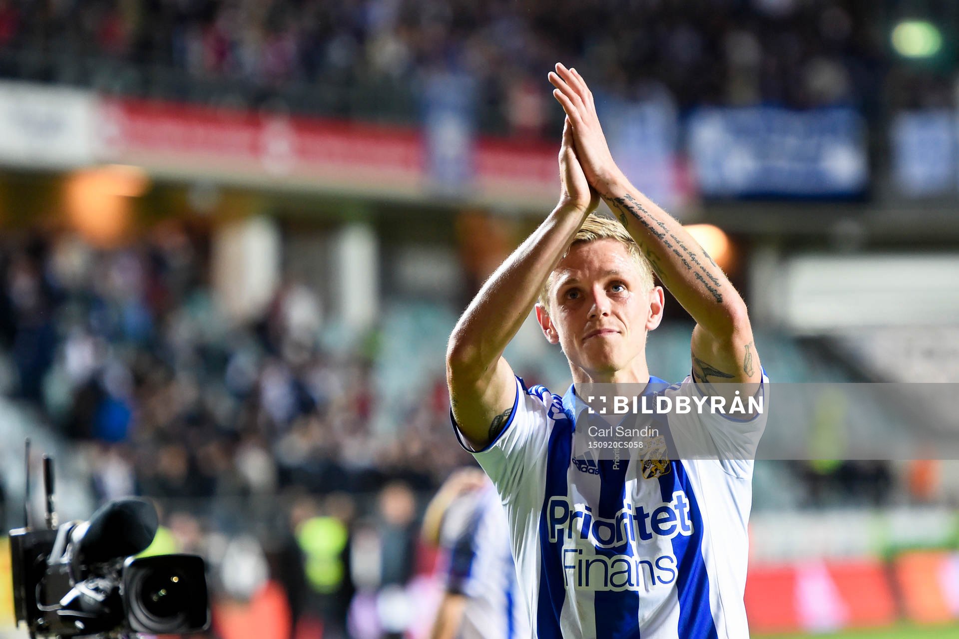 IFK Göteborgs Sören Rieks tackar publiken