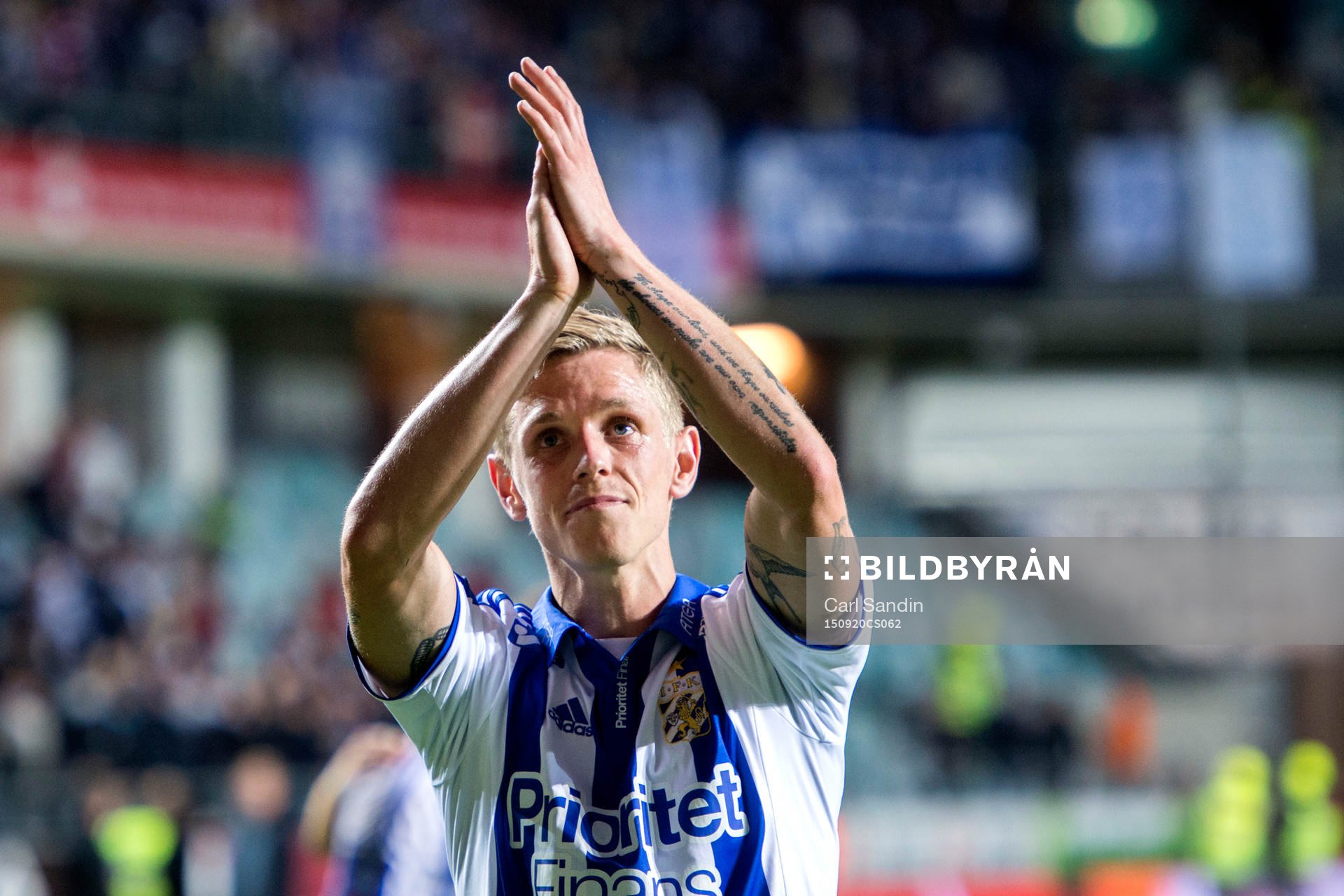 IFK Göteborgs Sören Rieks tackar publiken