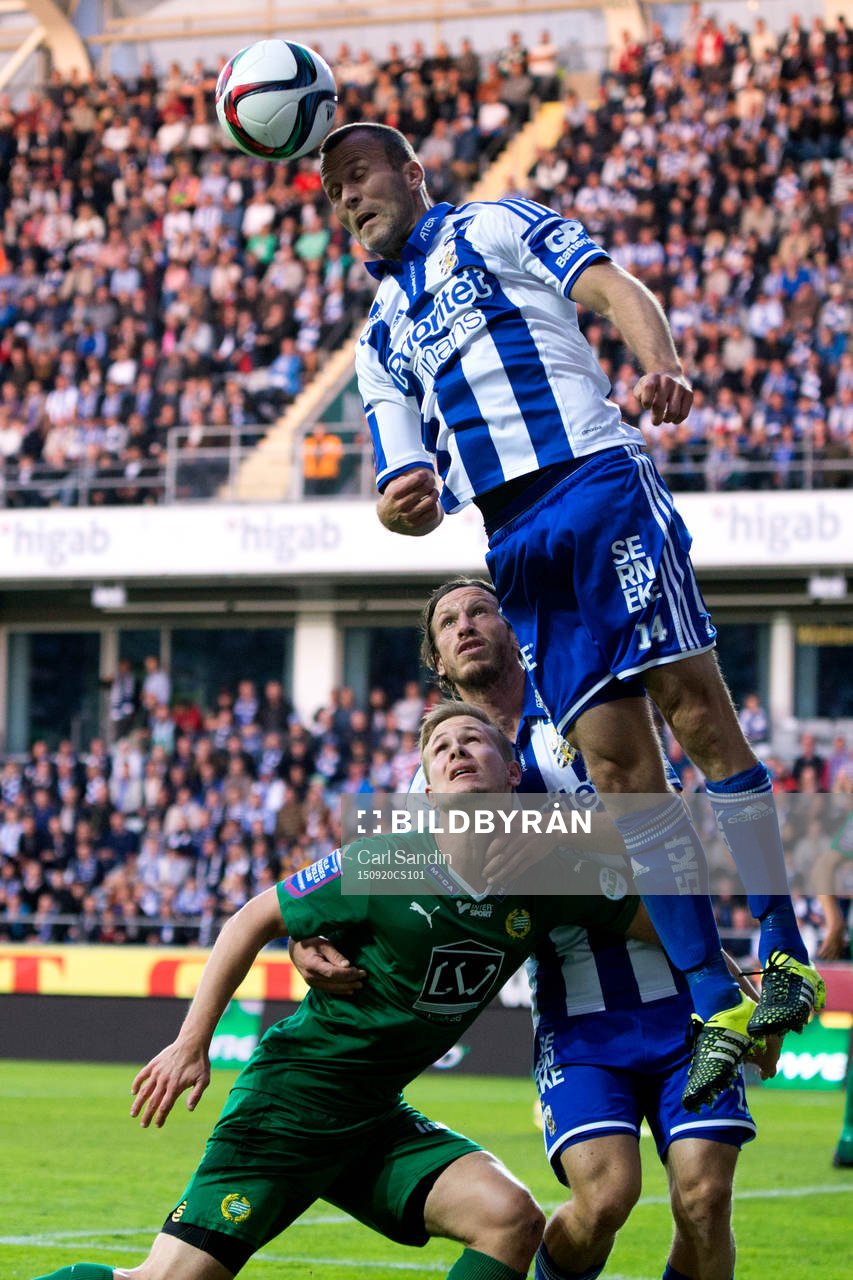 IFK Göteborgs Hjalmar Jonsson nickar bollen