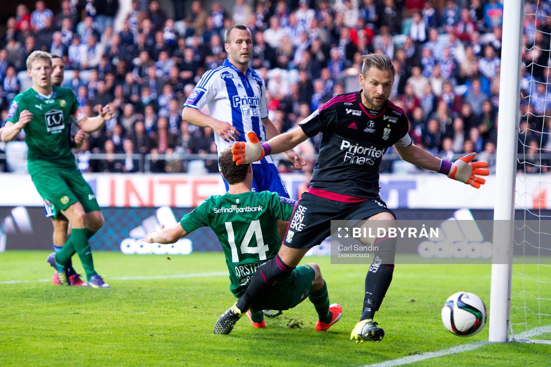 Hammarbys Fredrik Torsteinbö oroar framför IFK Göteborgs