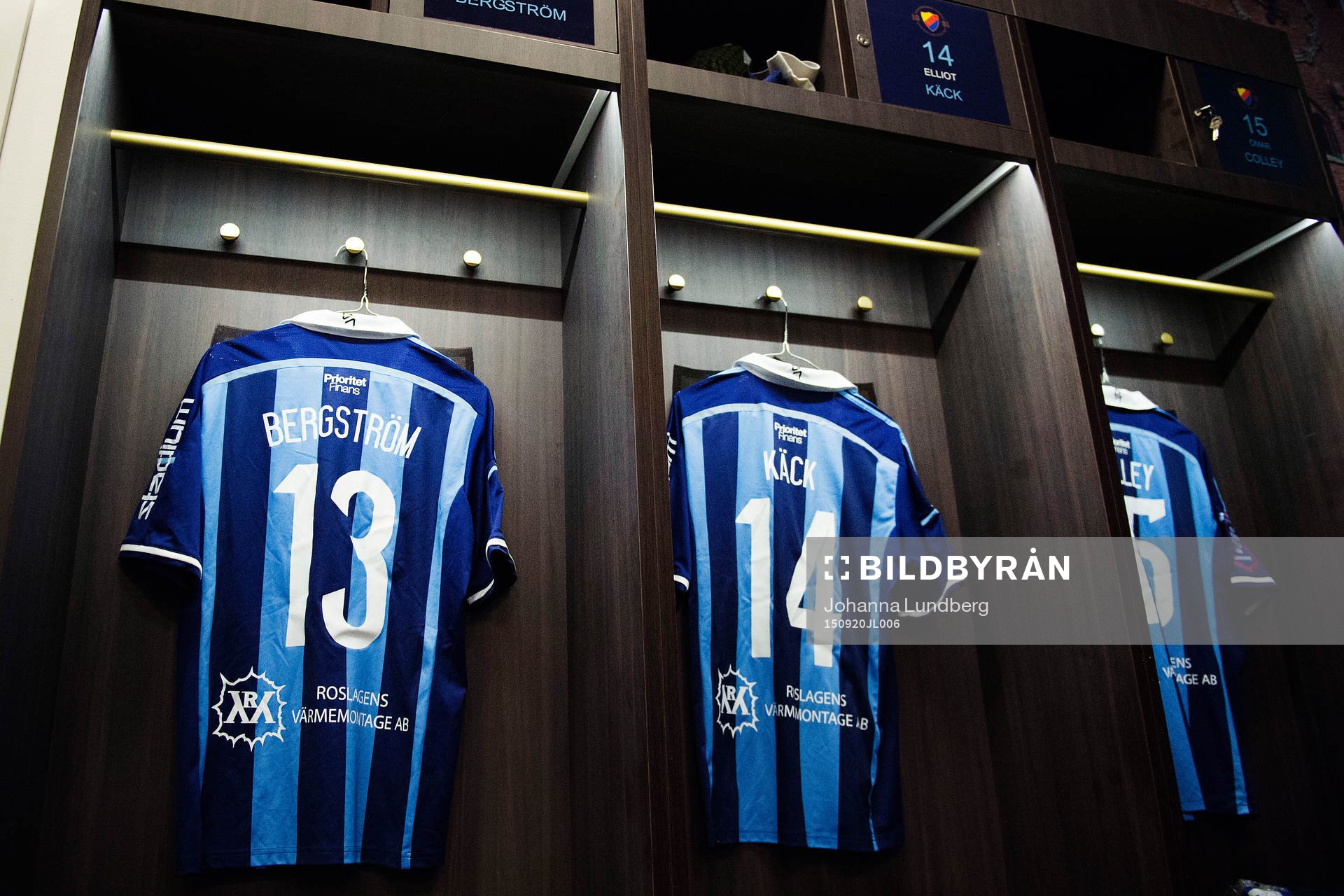 Djurgårdens omklädningsrum med tröjor som tillhör Emil