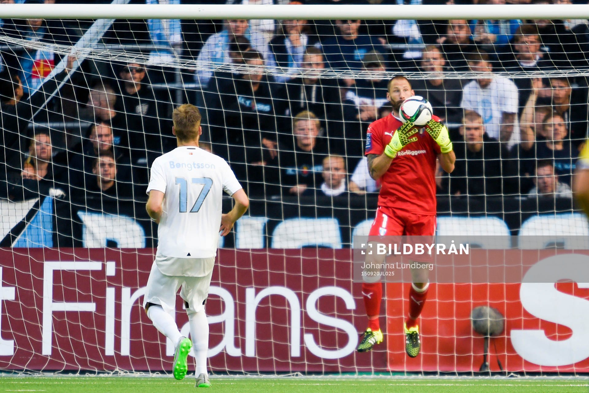Malmös målvakt Johan Wilandunder fotbollsmatchen i