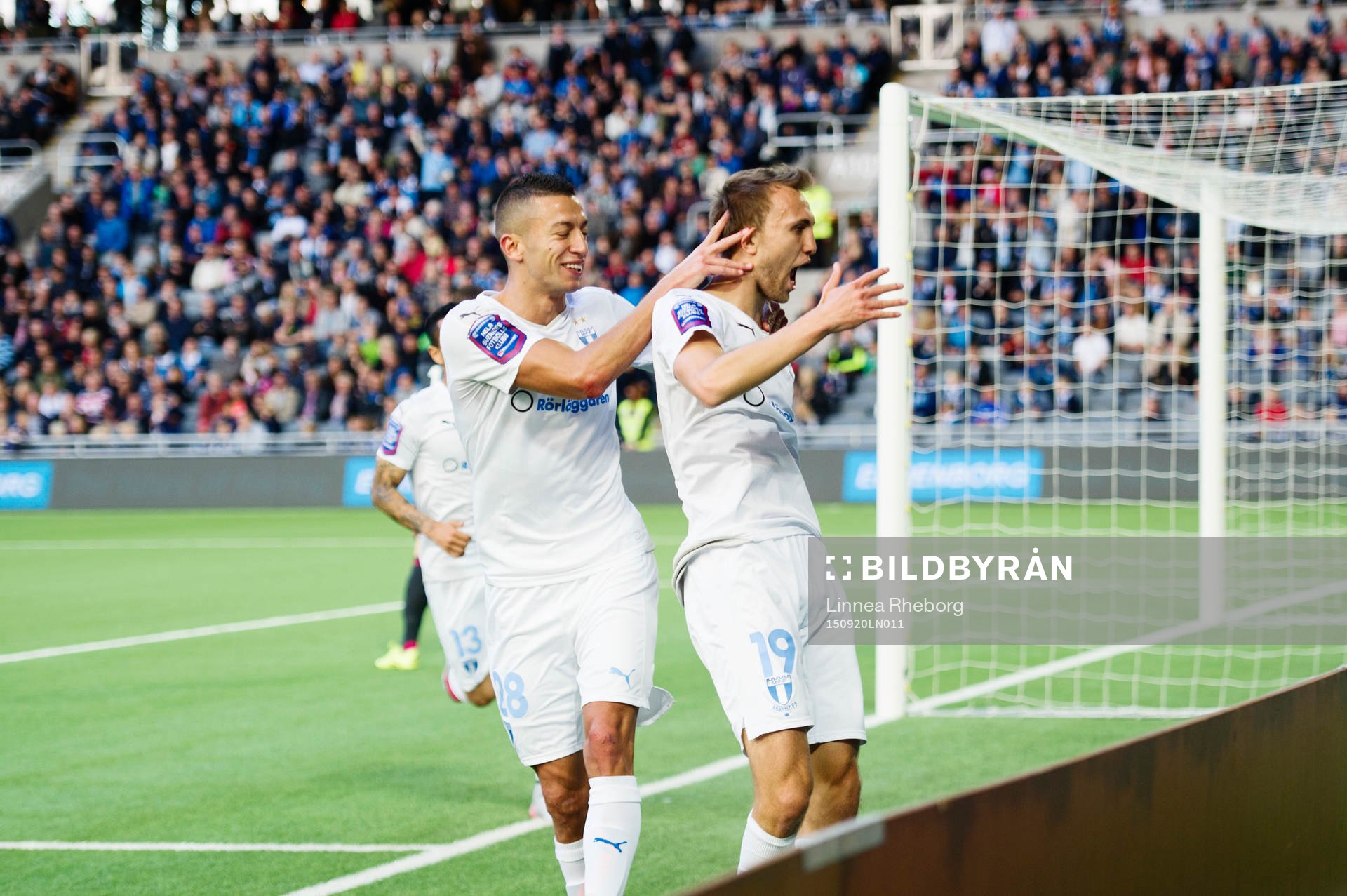 Malmös Nikola Djurdjic och Magnus Wolff Eikrem jublar efter 0-1 under fotbollsmatchen i Allsvenskan mellan Djurgården och Malmö FF den 20 september 2015 i Stockholm.