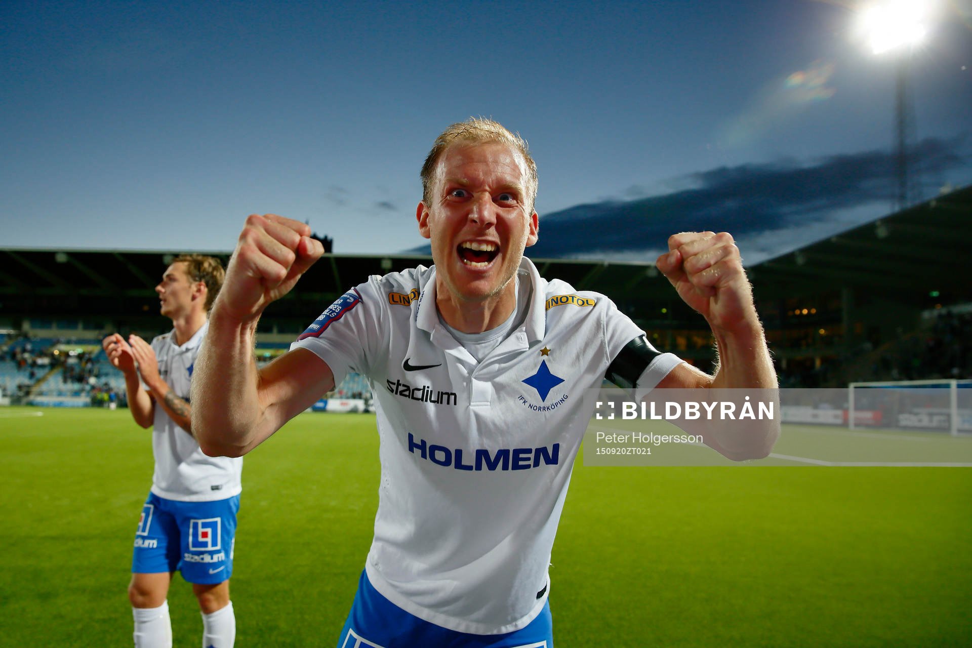 Norrköpings Linus Wahlqvist och Andreas Johansson jublar under fotbollsmatchen i Allsvenskan mellan Norrköping och Sundsvall den 20 september 2015 i Norrköping.