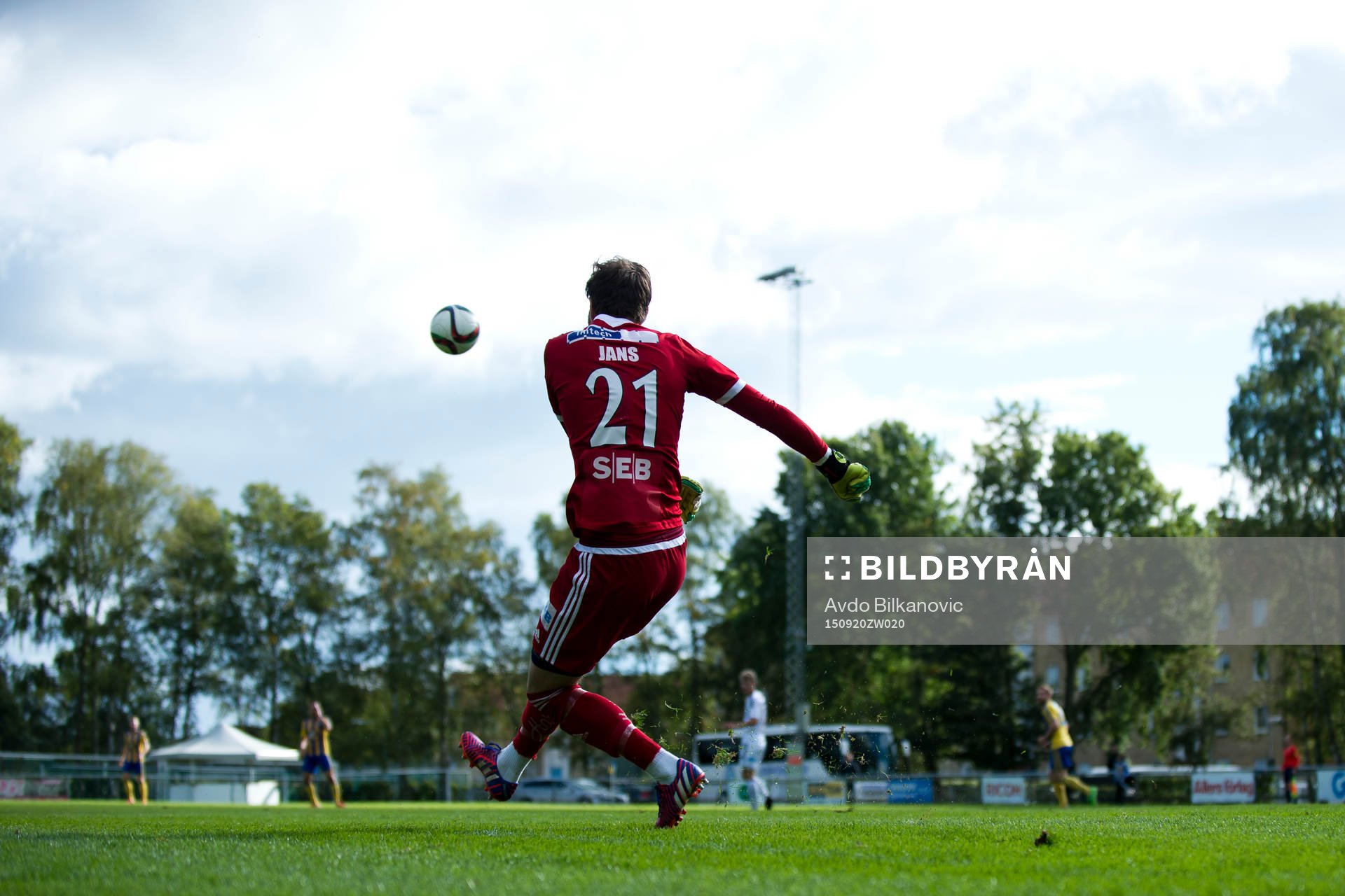 Husqvarnas målvakt Joakim Jans under fotbollsmatchen i Division 1 Södra mellan Eskilsminne och Husqvarna den 20 september 2015 i Helsingborg