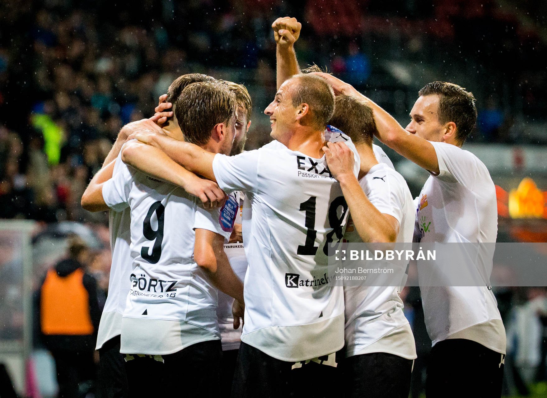 Örebros Astrit Ajdarevic, Pär Eriksson och Martin Broberg jublar efter 1-0 under fotbollsmatchen i Allsvenskan mellan Örebro SK och Elfsborgs den 21 september 2015 i Örebro.
