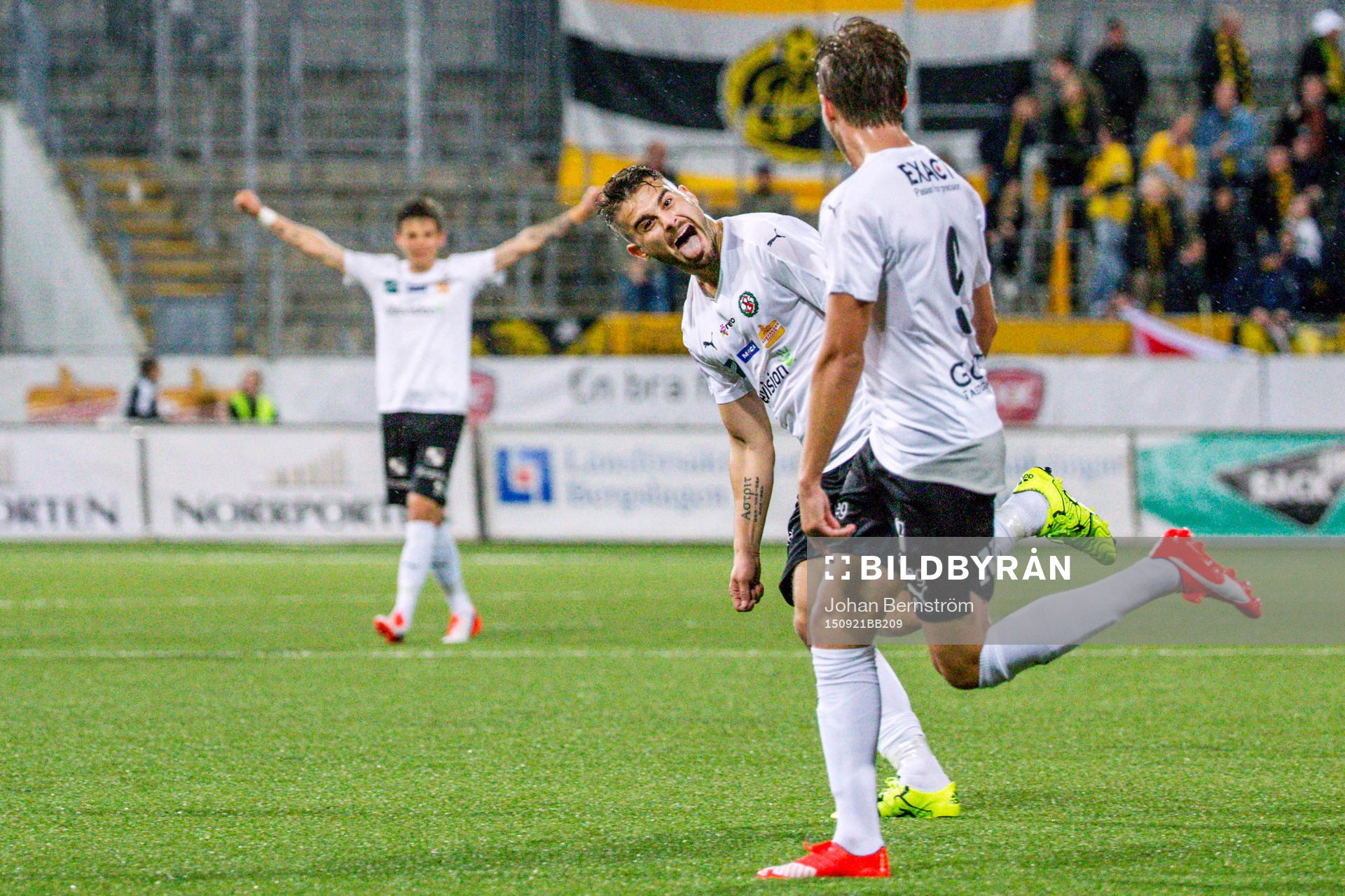 Örebros Astrit Ajdarevic jublar