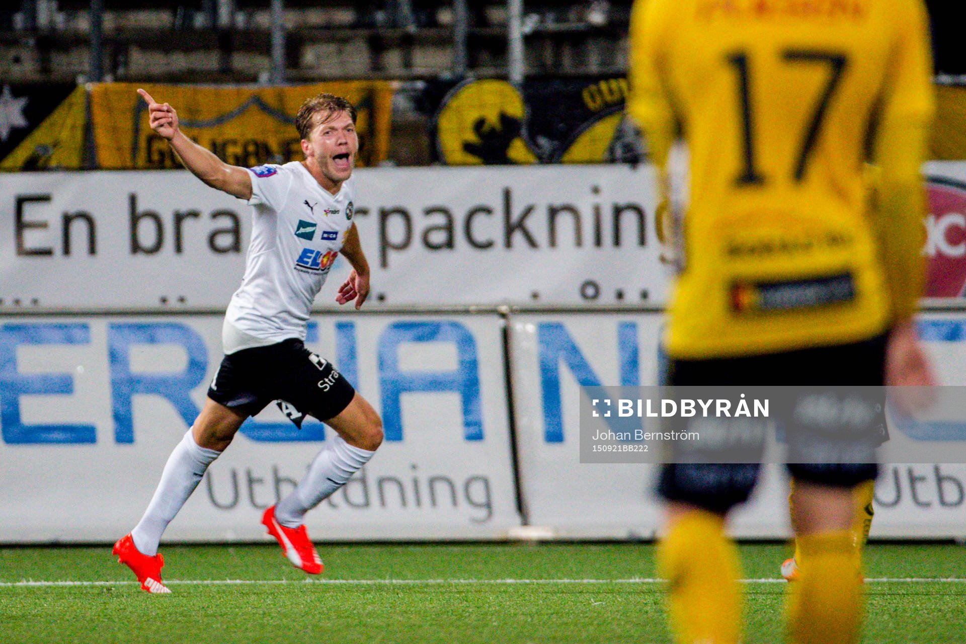 Örebros Martin Broberg jublar