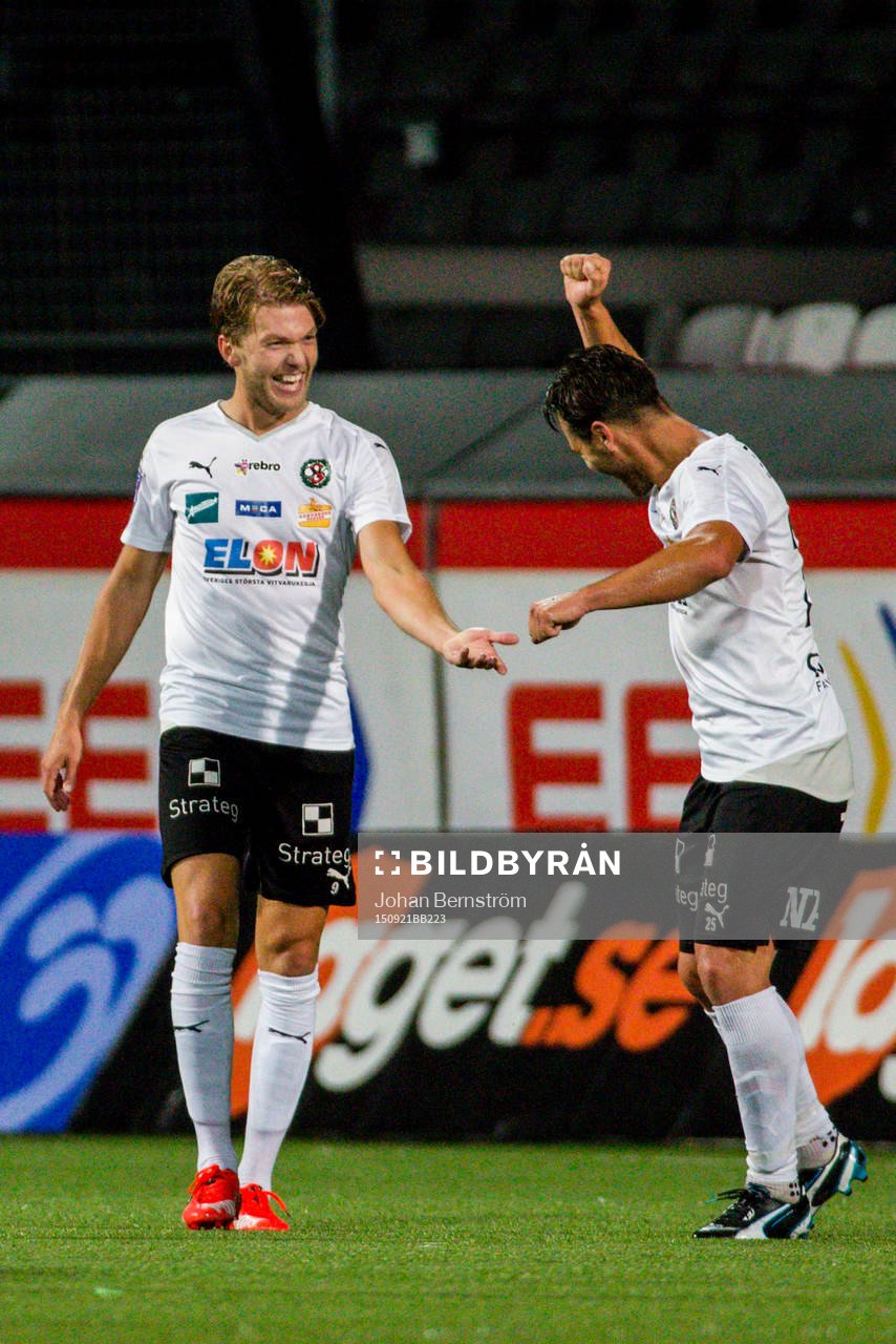 Örebros Martin Broberg jublar med Nordin Gerzic