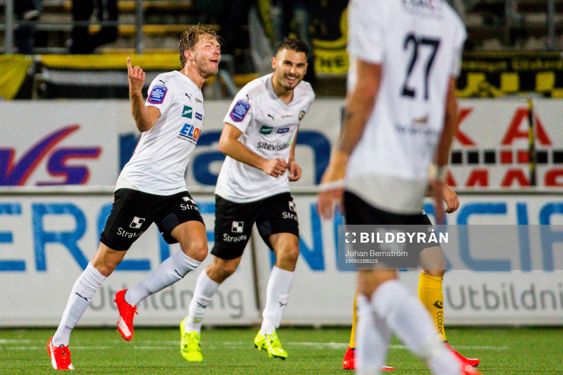 Örebros Martin Broberg jublar
