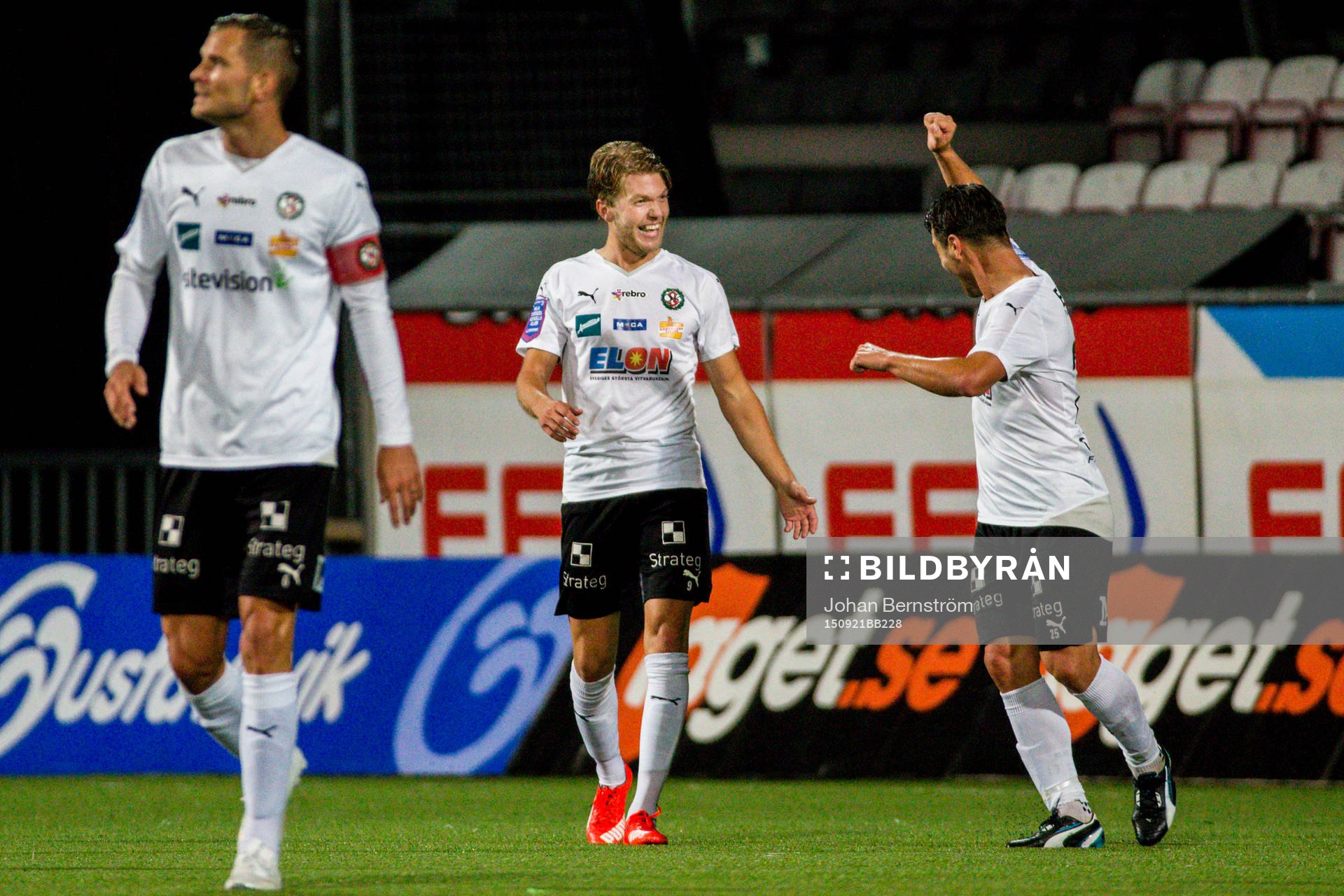Örebros Martin Broberg jublar