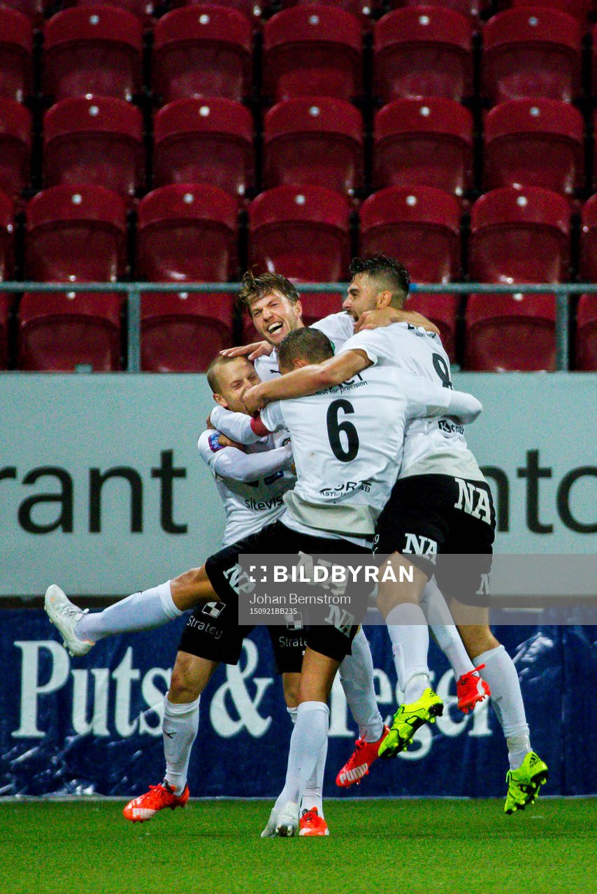 Örebros spelare jublar
