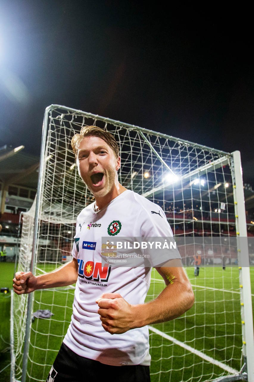 Örebros Martin Broberg jublar