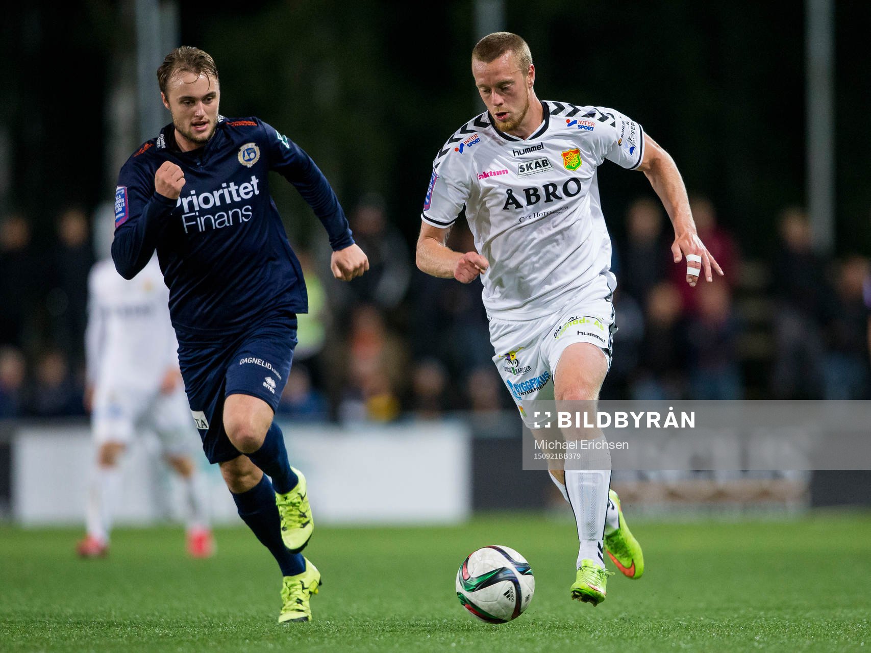 Utsiktens Niklas Olsson mot GAIS Björn Andersson