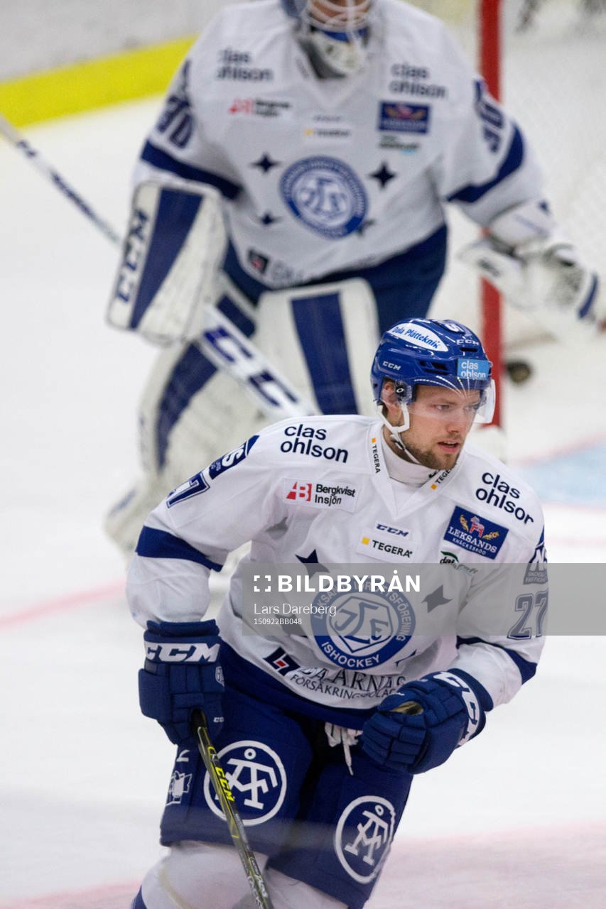 Leksands Viktor Mårtensson innan ishockeymatchen mellan