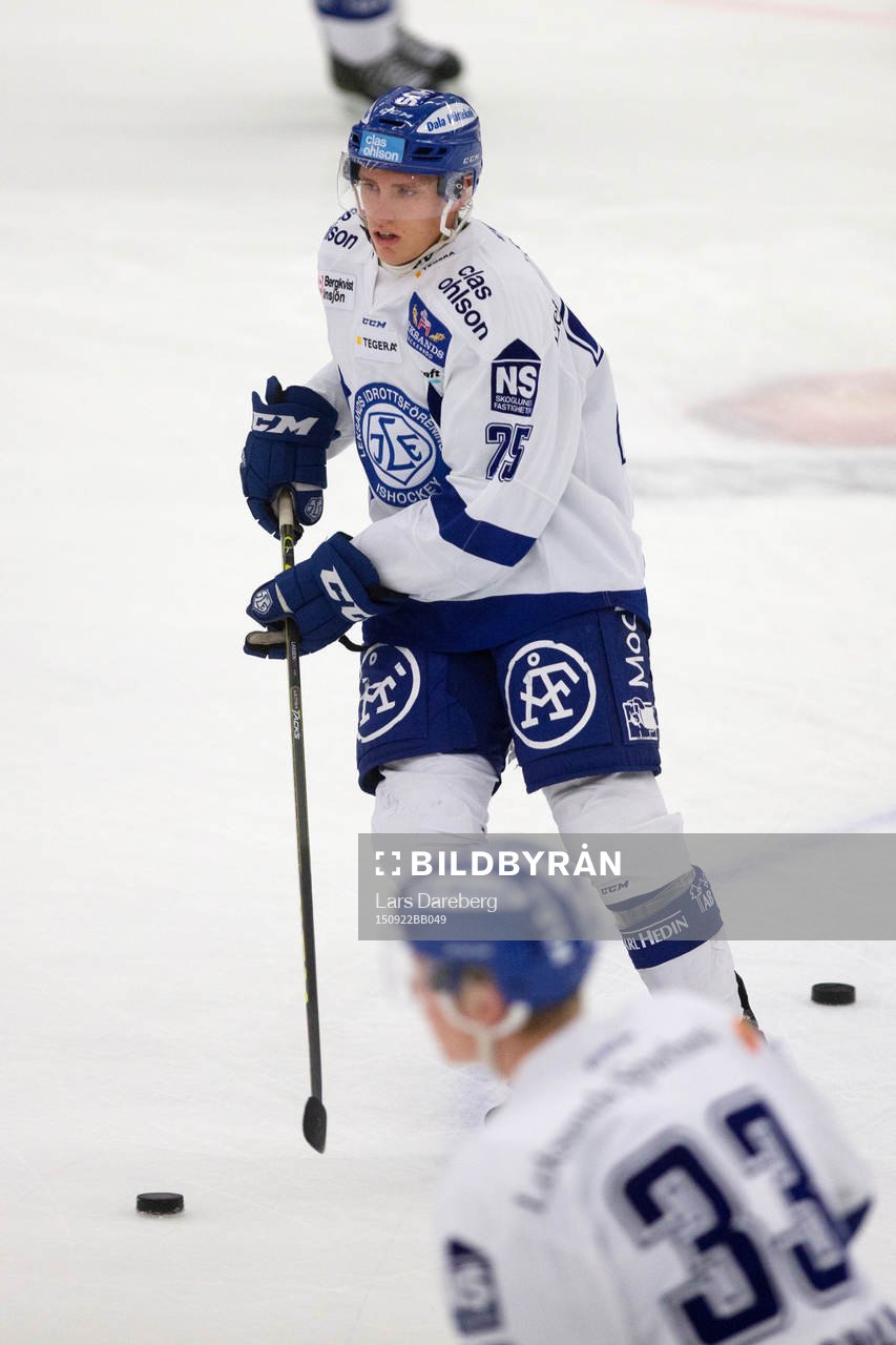 Leksands Matias Lassen innan ishockeymatchen mellan Pantern