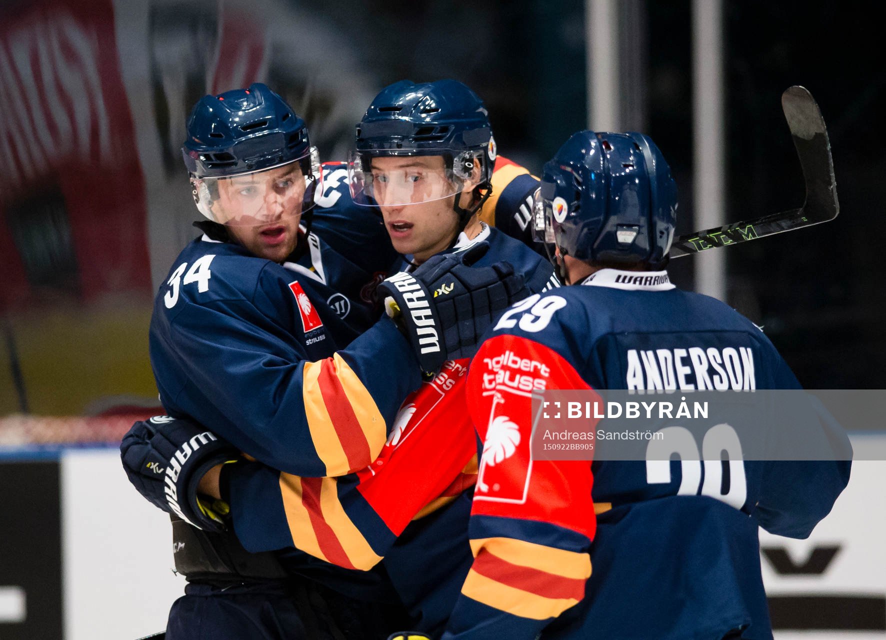 Djurgårdens Daniel Brodin (v) gör 3-1 och firar med