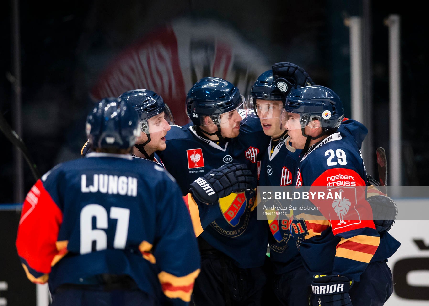 Djurgårdens Daniel Brodin (m) gör 3-1 och firar med