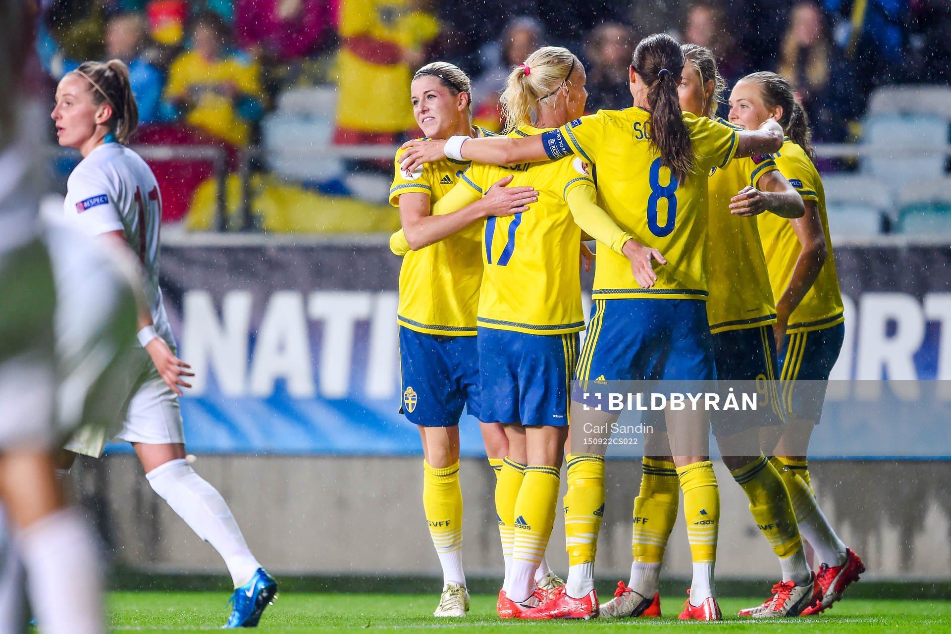 Sveriges Olivia Schough jublar med lagkamraterna