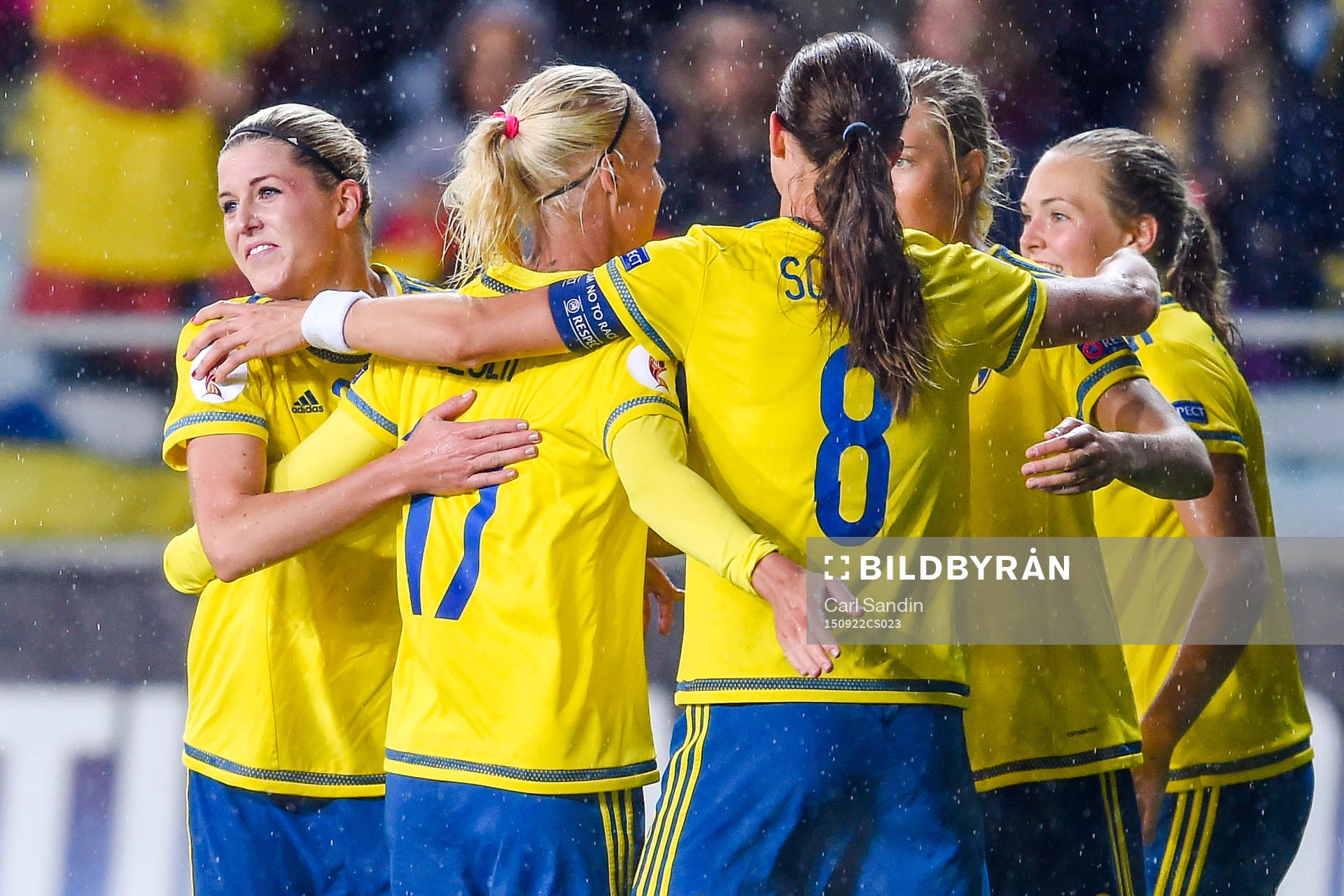 Sveriges Olivia Schough jublar med lagkamraterna