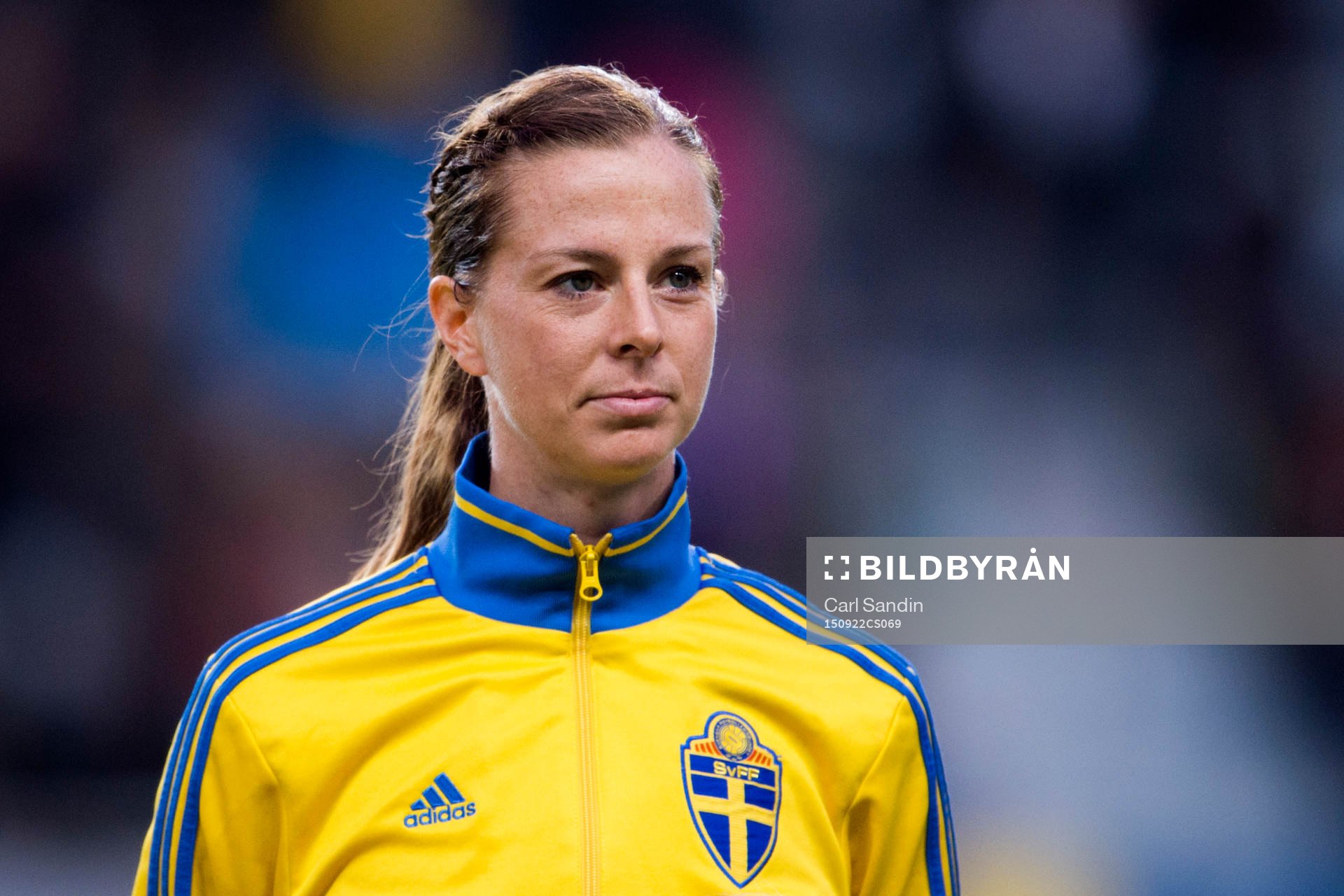 Sveriges Lotta Schelin vid lineup innan EM-kvalmatchen i