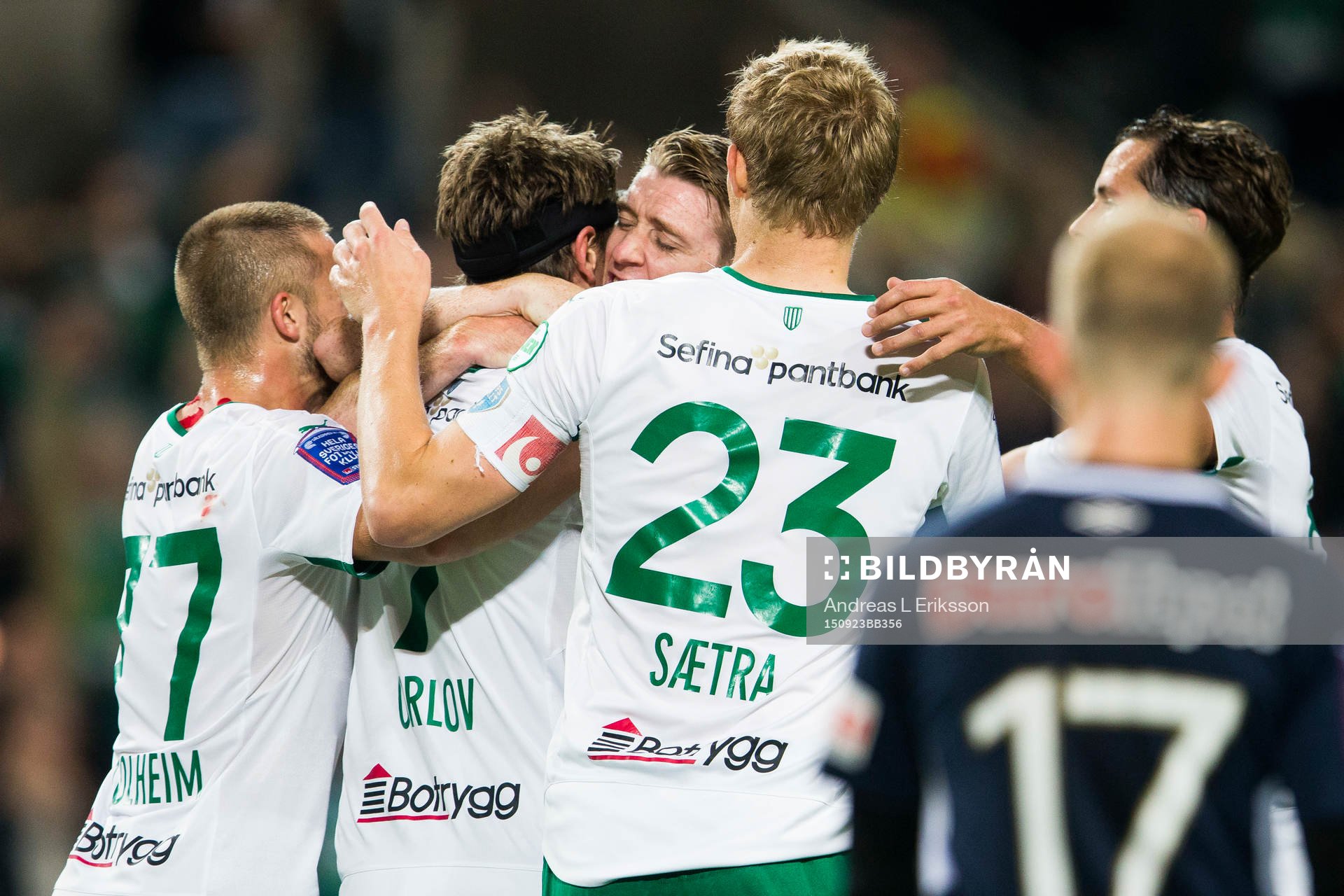 Hammarbys Jakob Orlov gör 1-0 och gratuleras av Hammarbys