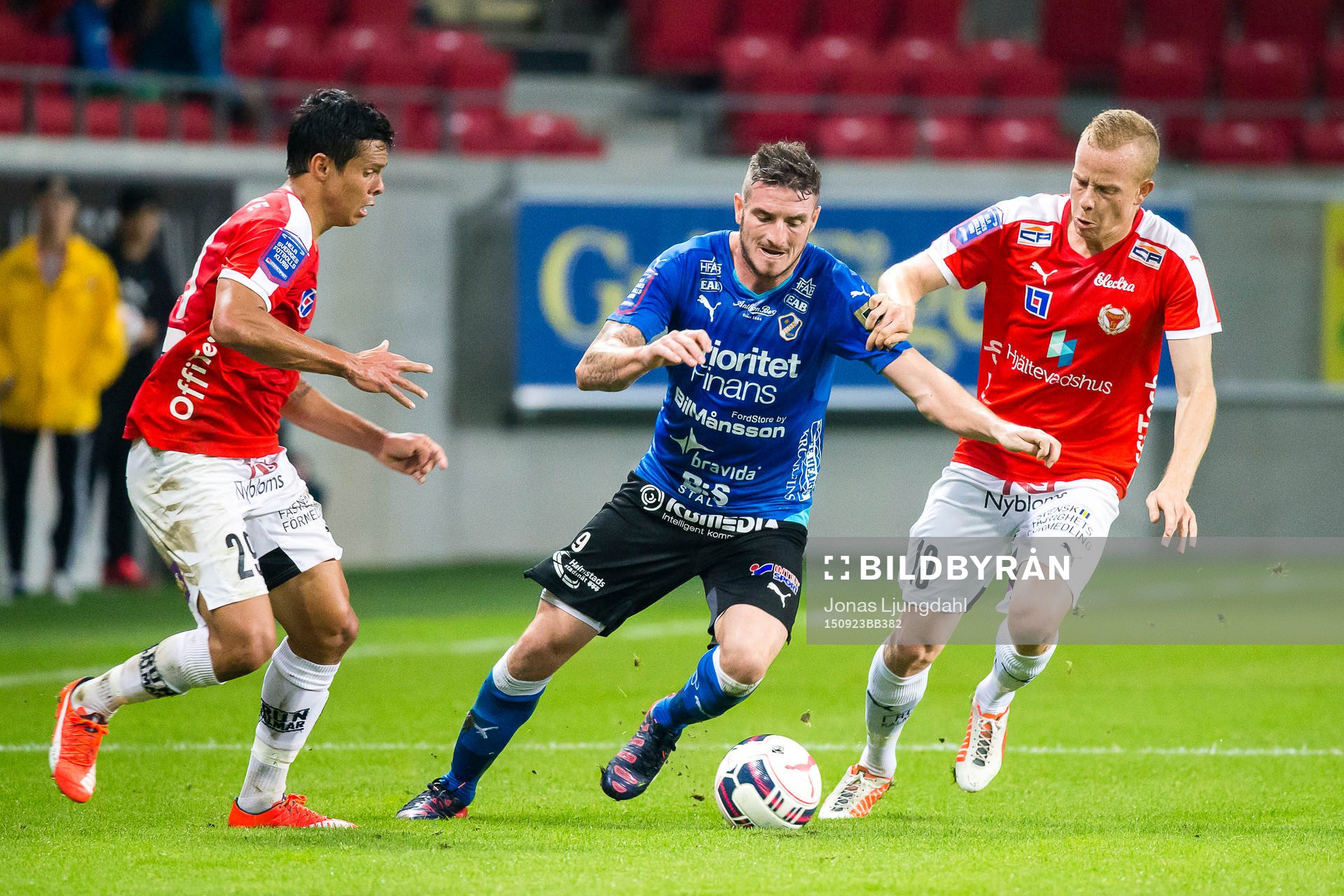 Halmstads James Keene jagas av Kalmars Romário Pereira