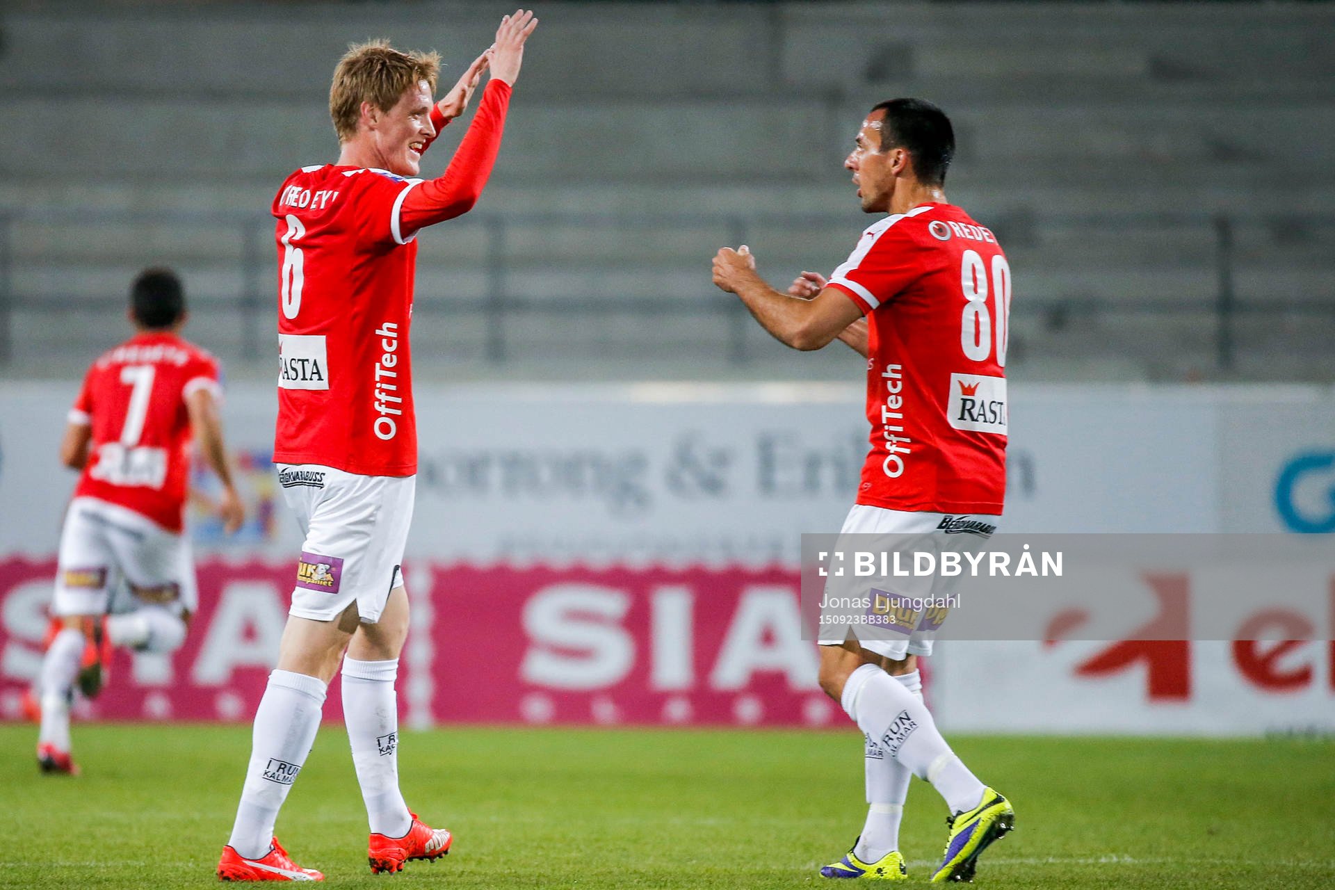 Kalmars Rasmus Elm och Nenad Djordjevic jublar