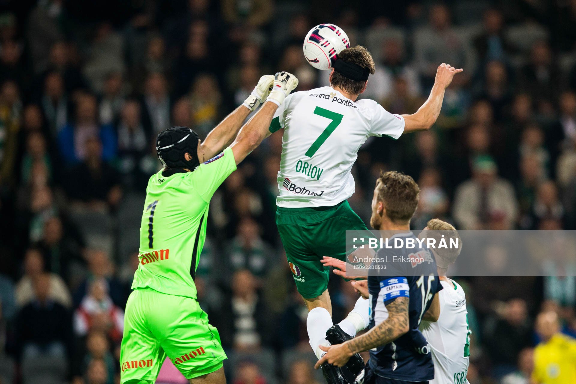 Gefles målvakt Emil Hedvall och Hammarbys Jakob Orlov i en