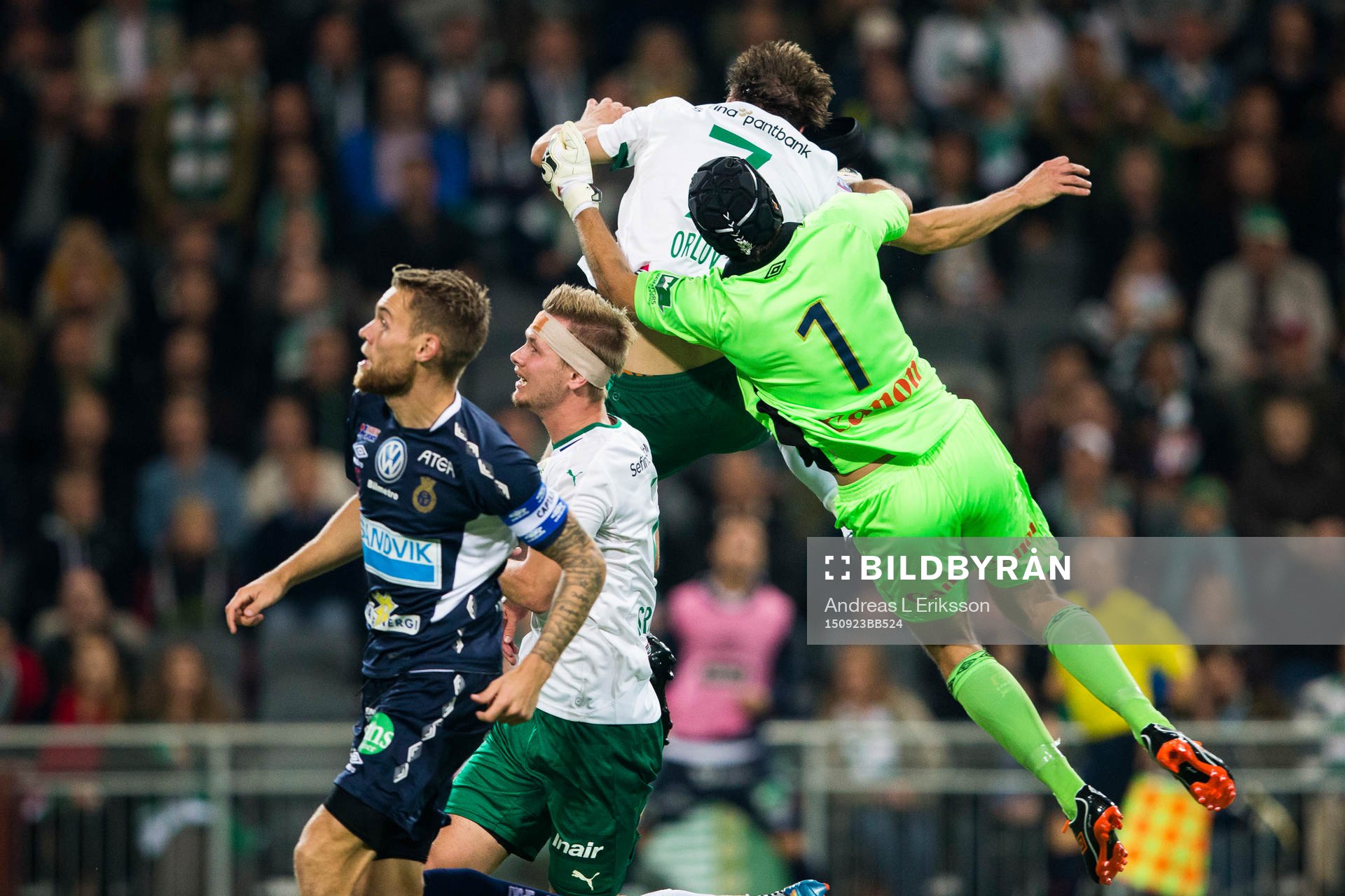 Gefles målvakt Emil Hedvall och Hammarbys Jakob Orlov i en