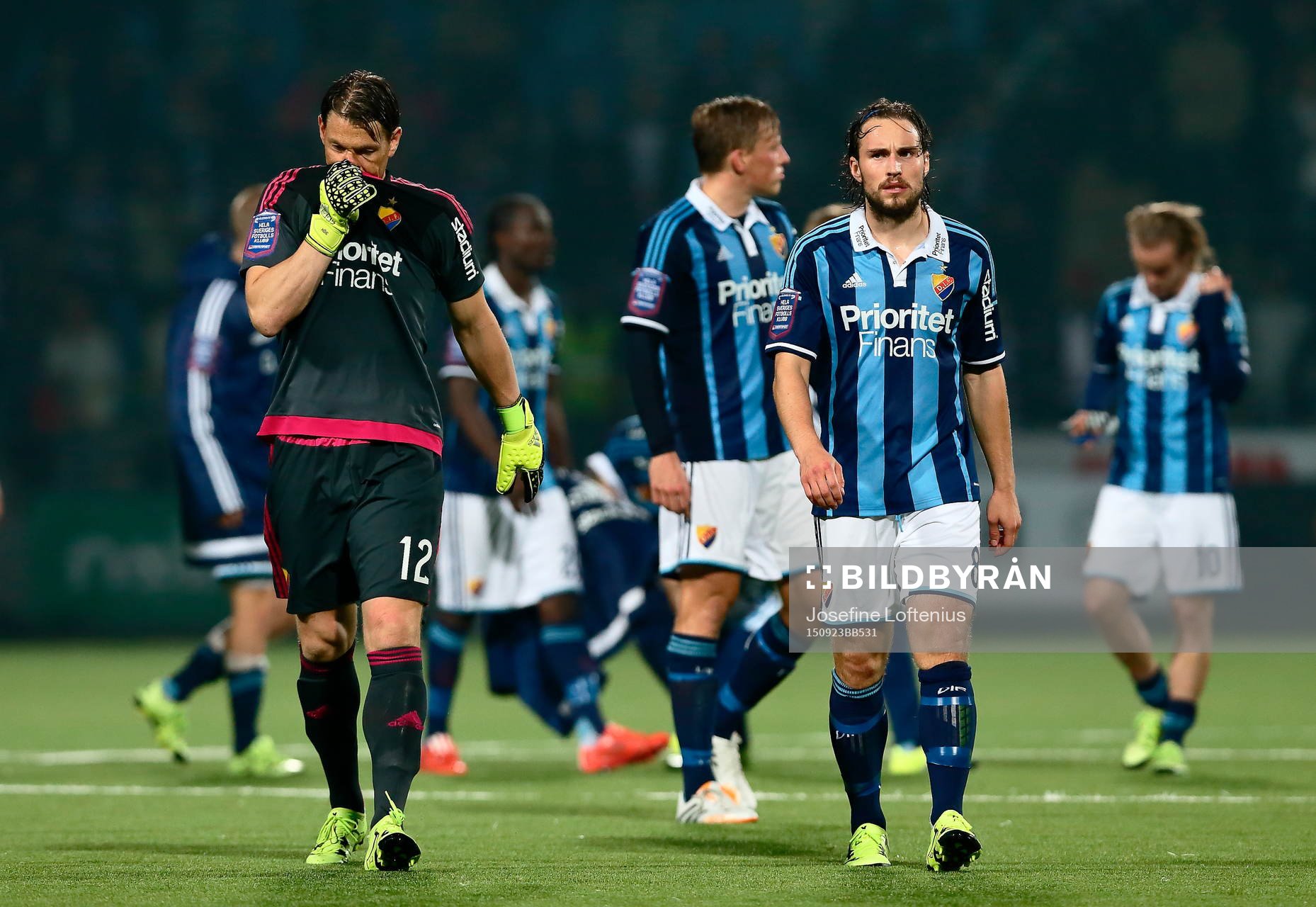 Djurgårdens målvakt Kenneth Höie och Kevin Walker deppar