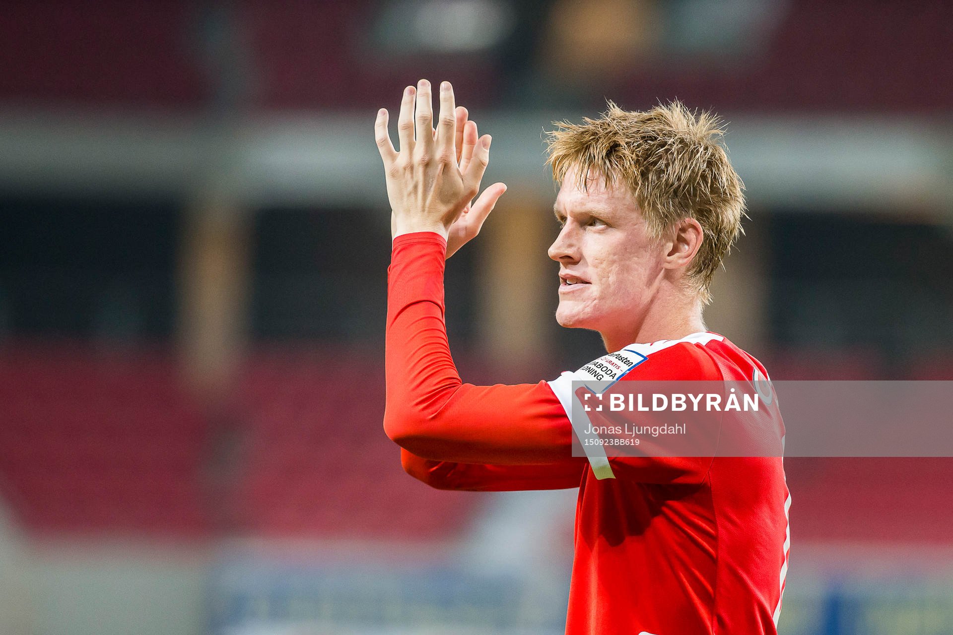 Kalmars Rasmus Elm tackar publiken