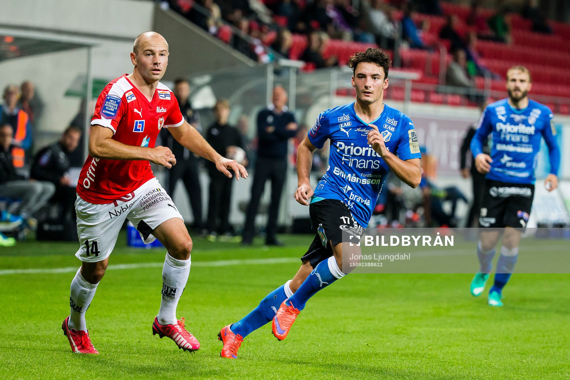 Kalmars Stefan Larsson och Halmstads Sead Haksabanovic