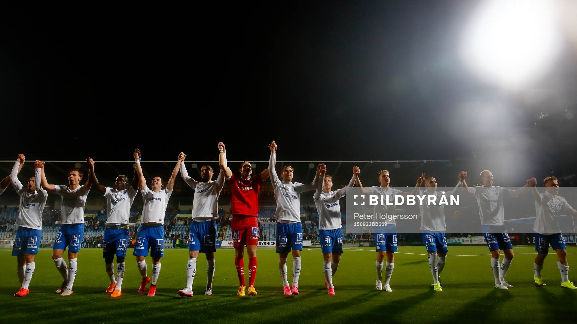 Norrköpings spelare jublar tackar publiken under fotbollsmatchen i Allsvenskan mellan Norrköping och Djurgården den 23 september 2015 i Norrköping.