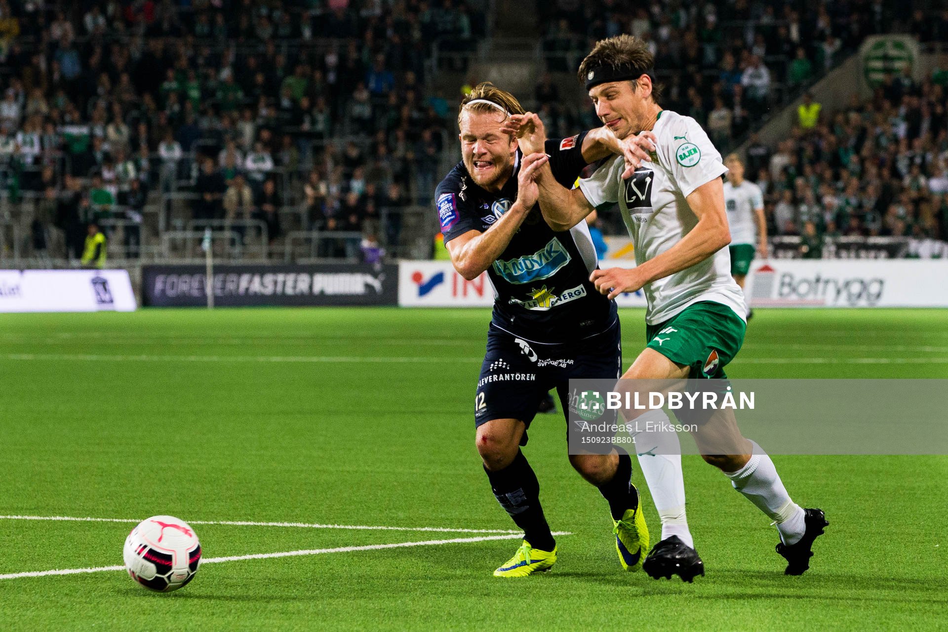 Gefles Anders Bååth-Sjöblom i kamp om bollen med
