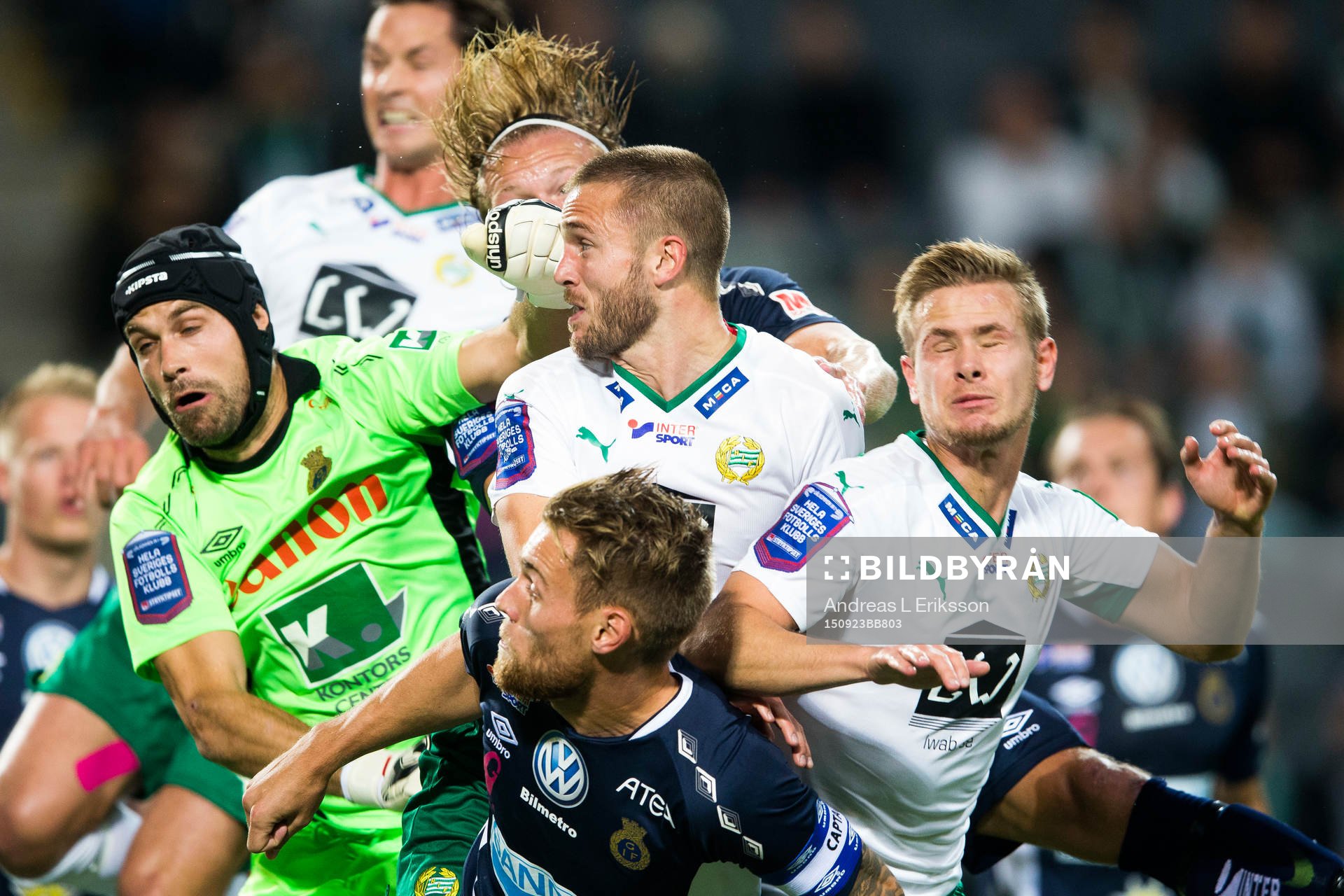 Gefles målvakt Emil Hedvall och David Fällman i en nickduell med Hammarbys Mats Solheim och Erik Israelsson under fotbollsmatchen i Allsvenskan mellan Hammarby och Gefle den 23 September 2015 i Stockholm.