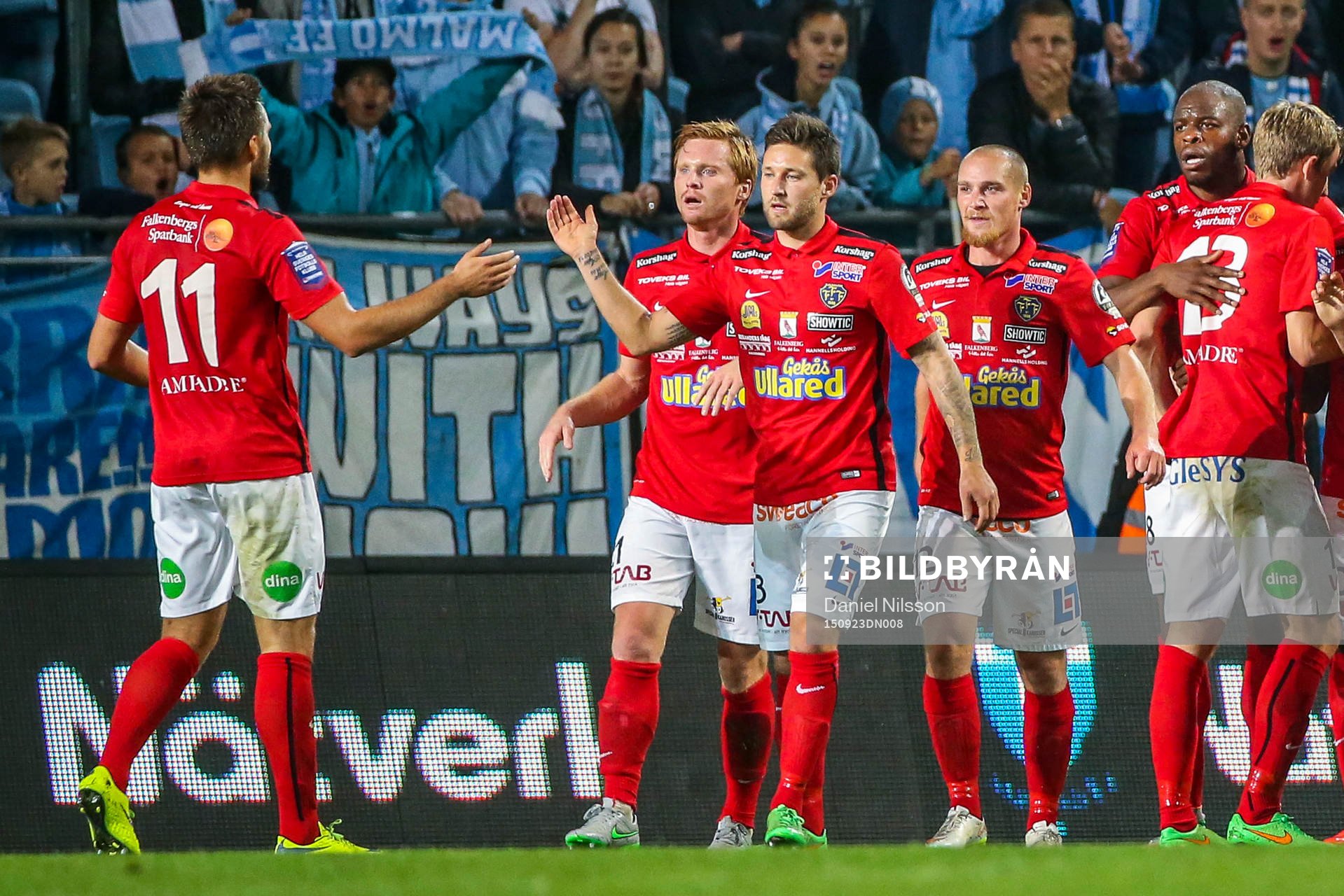 Falkenbergs spelare firar