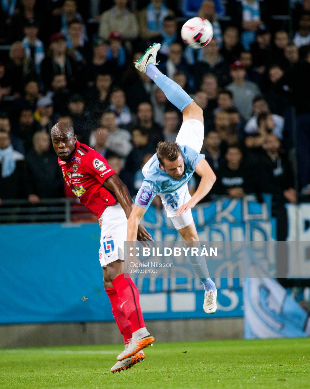 Malmös Kari Arnason och Falkenbergs Hakeem Araba