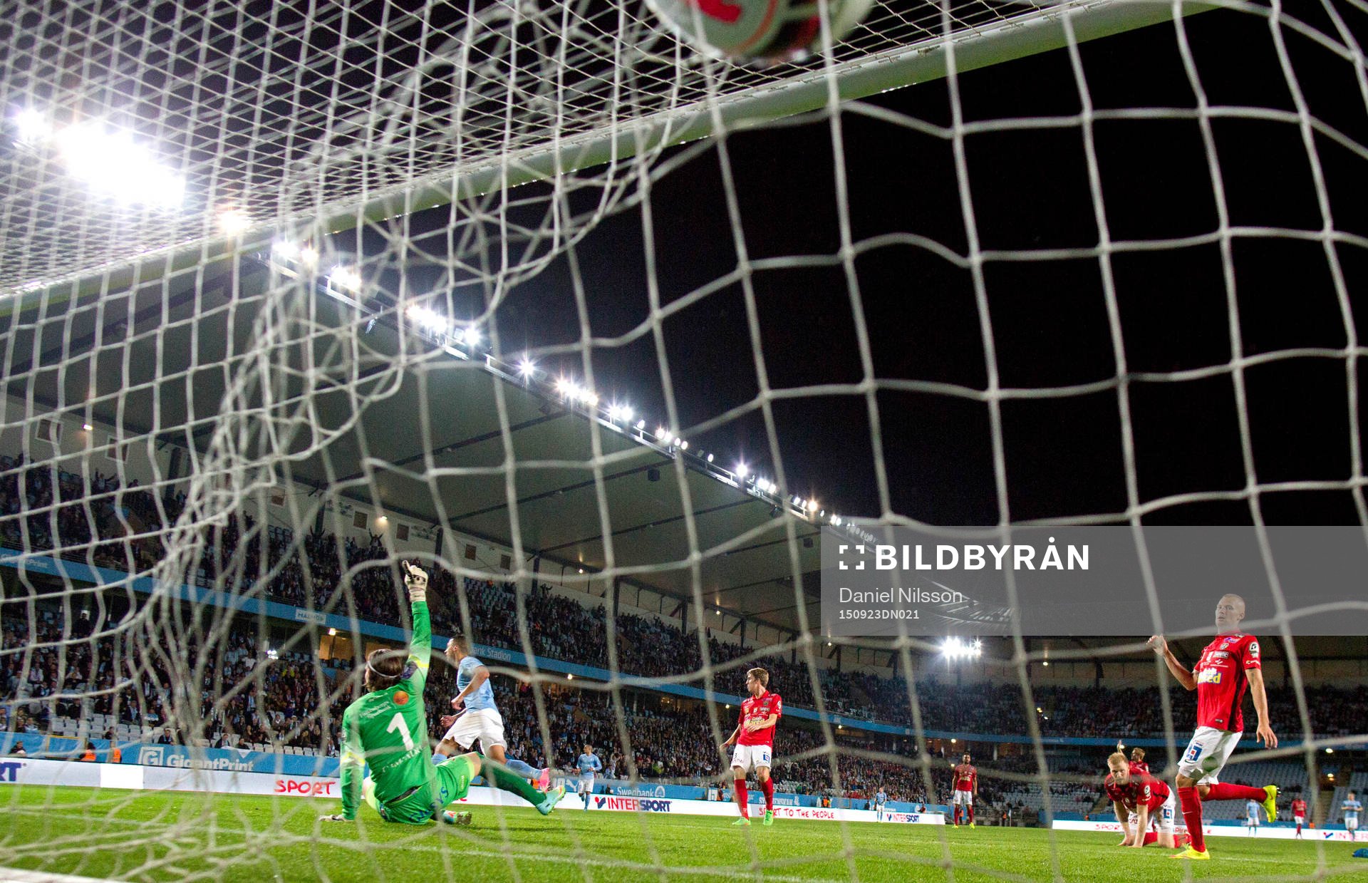 Malmös Nikola Djurdjic gör 4-1 bakom Falkenbergs målvakt