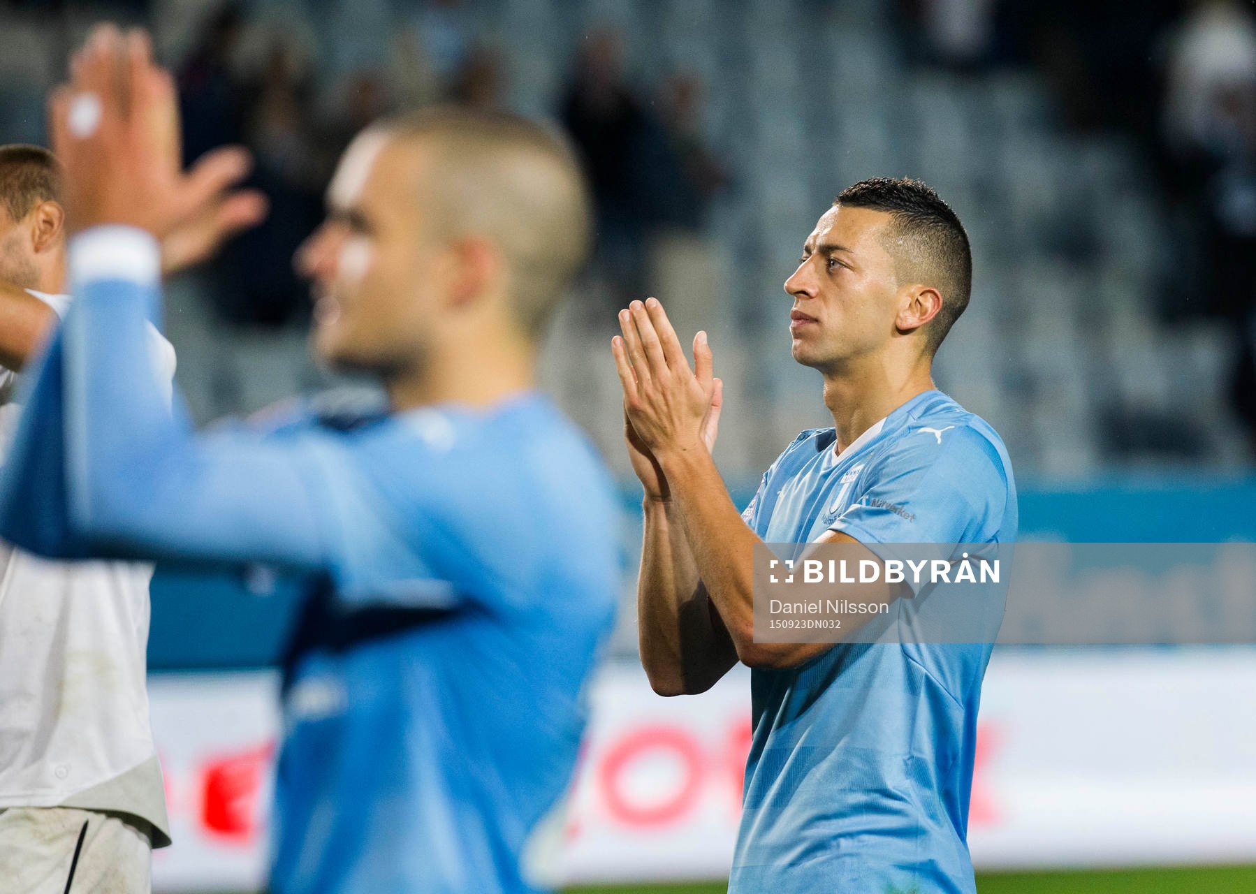 Malmös Nikola Djurdjic och Vladimir Rodic (i förgrunden) jublar efter segern i fotbollsmatchen i allsvenskan mellan Malmö FF och Falkenberg den 23 September 2015 i Malmö.