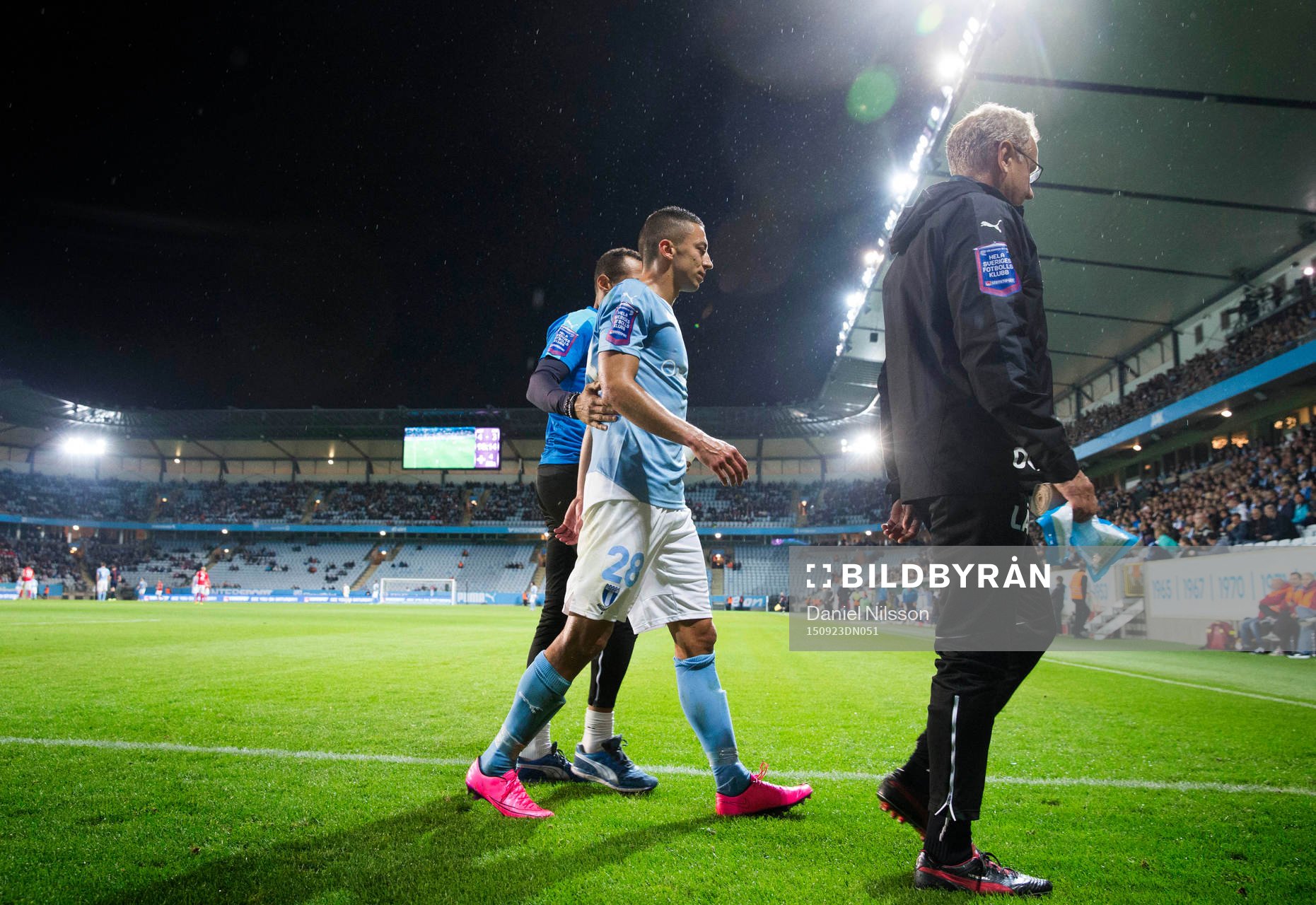 Malmös Nikola Djurdjic hade ont i slutet av matchen och