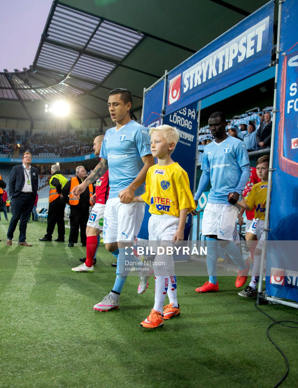 Viggo Karlsson tillsammans med Malmös Yoshimar Yotùn på Swedbank Stadion under fotbollsmatchen i allsvenskan mellan Malmö FF och Falkenberg den 23 September 2015 i Malmö.