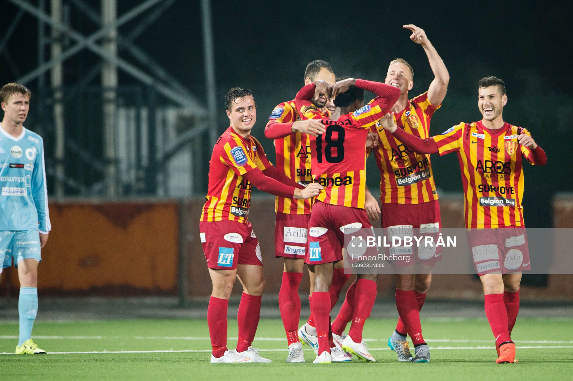 Success Chimankpa Nwosu blir gratulerad av Durim Berisha, Mattias Liljestrand och Daniel Bennassar Nilsson efter att ha gjort 2-0 under fotbollsmatchen i Superettan mellan Syrianska och Degerfors den 23 september 2015 i Stockholm.