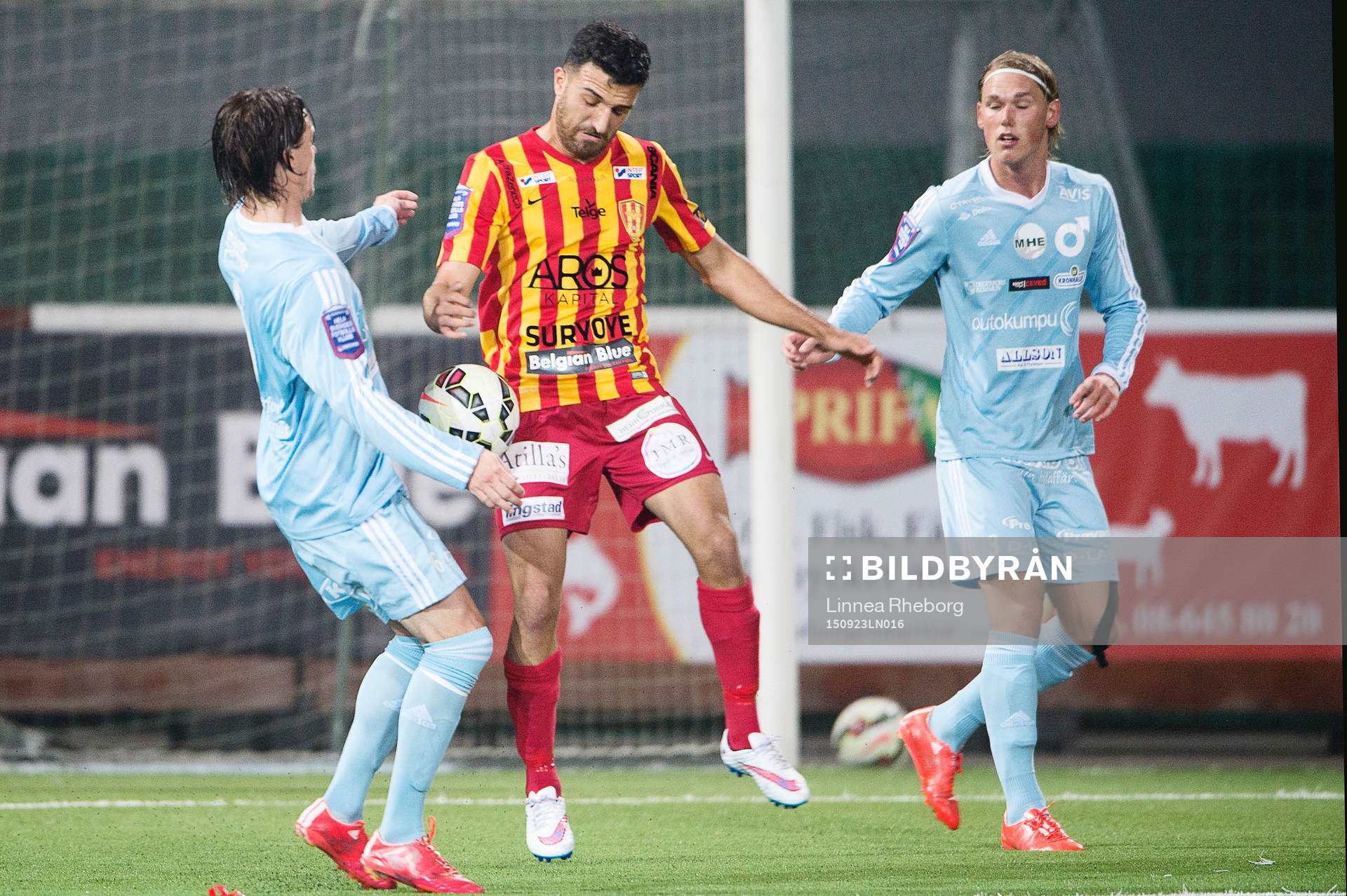 Degerfors Erik Jernberg och Hampus Zackrisson i kamp om