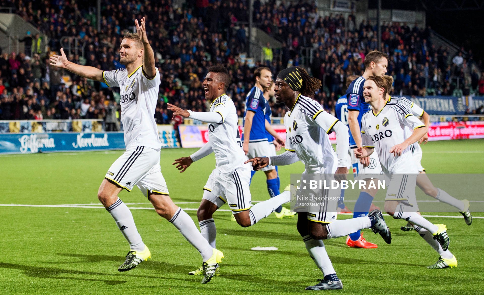 s Jos Hooiveld gör 0-2 och jublar med Niclas Eliasson,