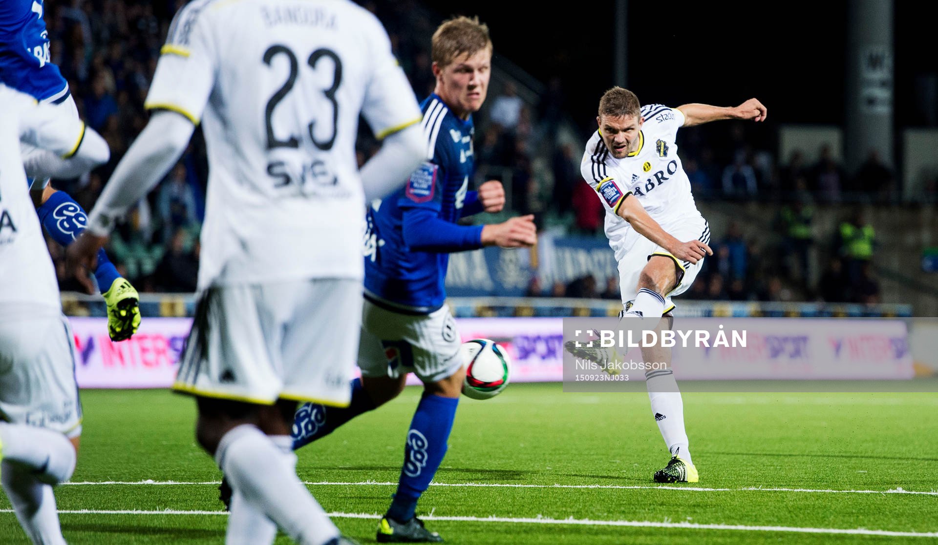 s Jos Hooiveld skjuter in 0-2