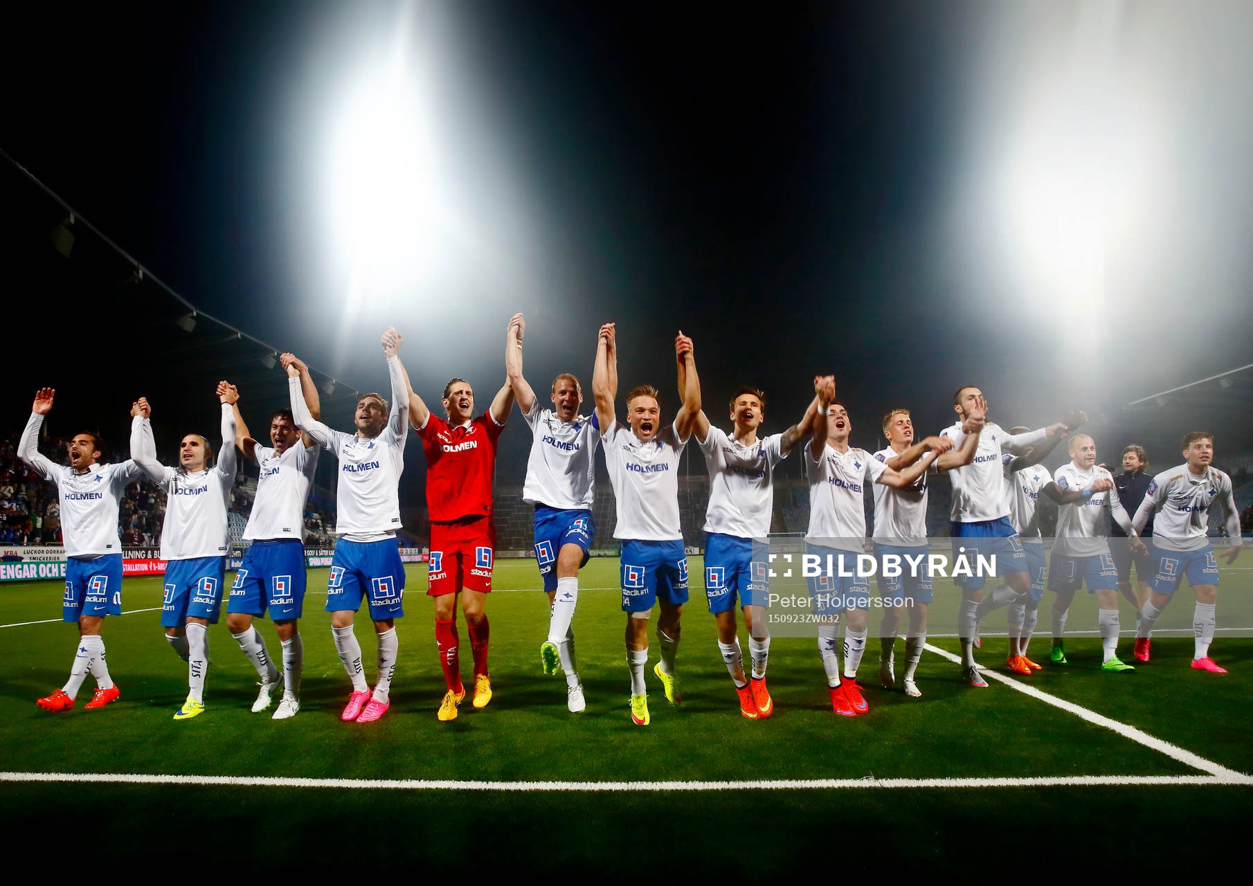 Norrköpings spelare och tränare Jan Andersson jublar och
