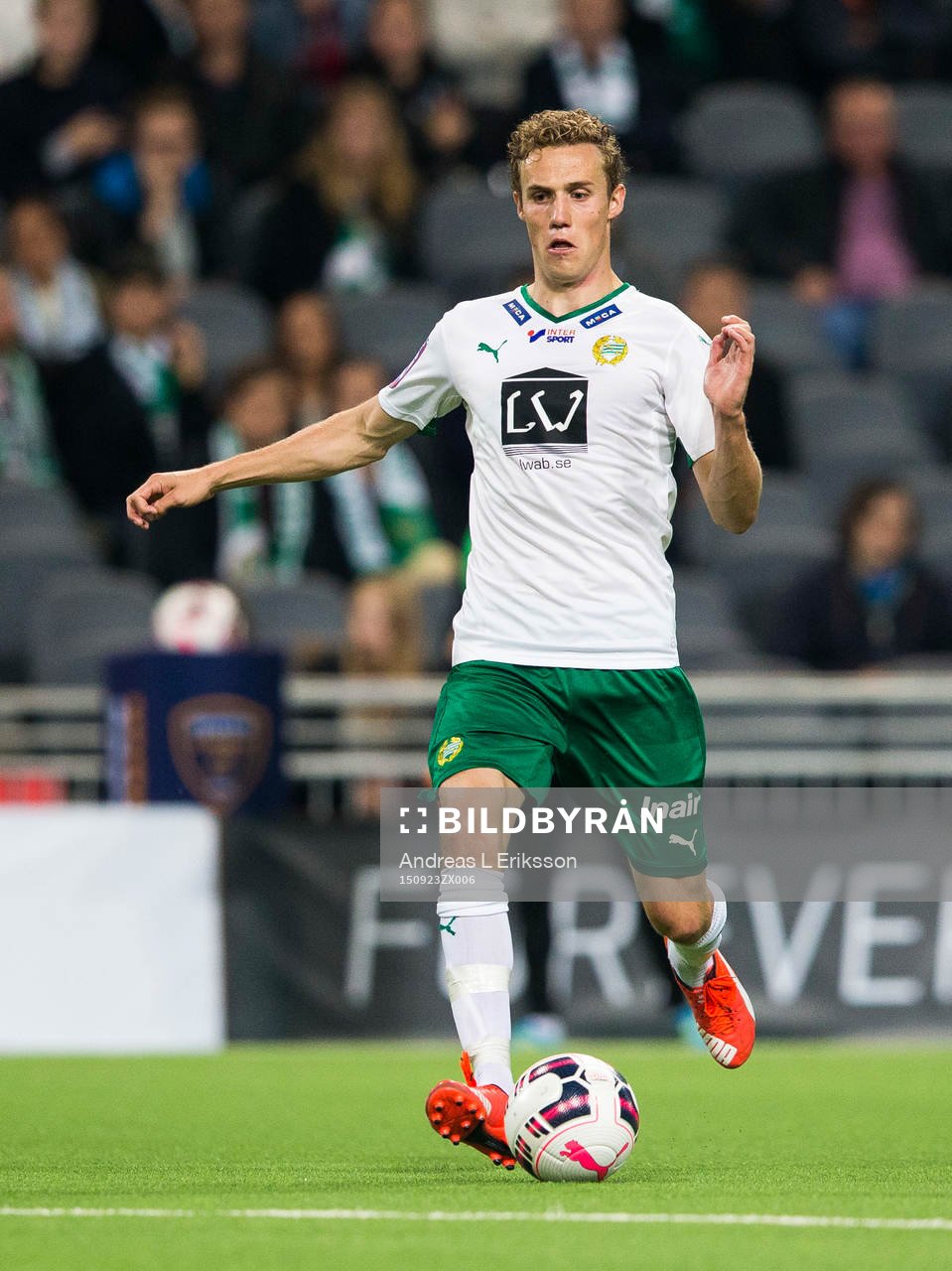 Hammarbys Fredrik Torsteinbö med bollen