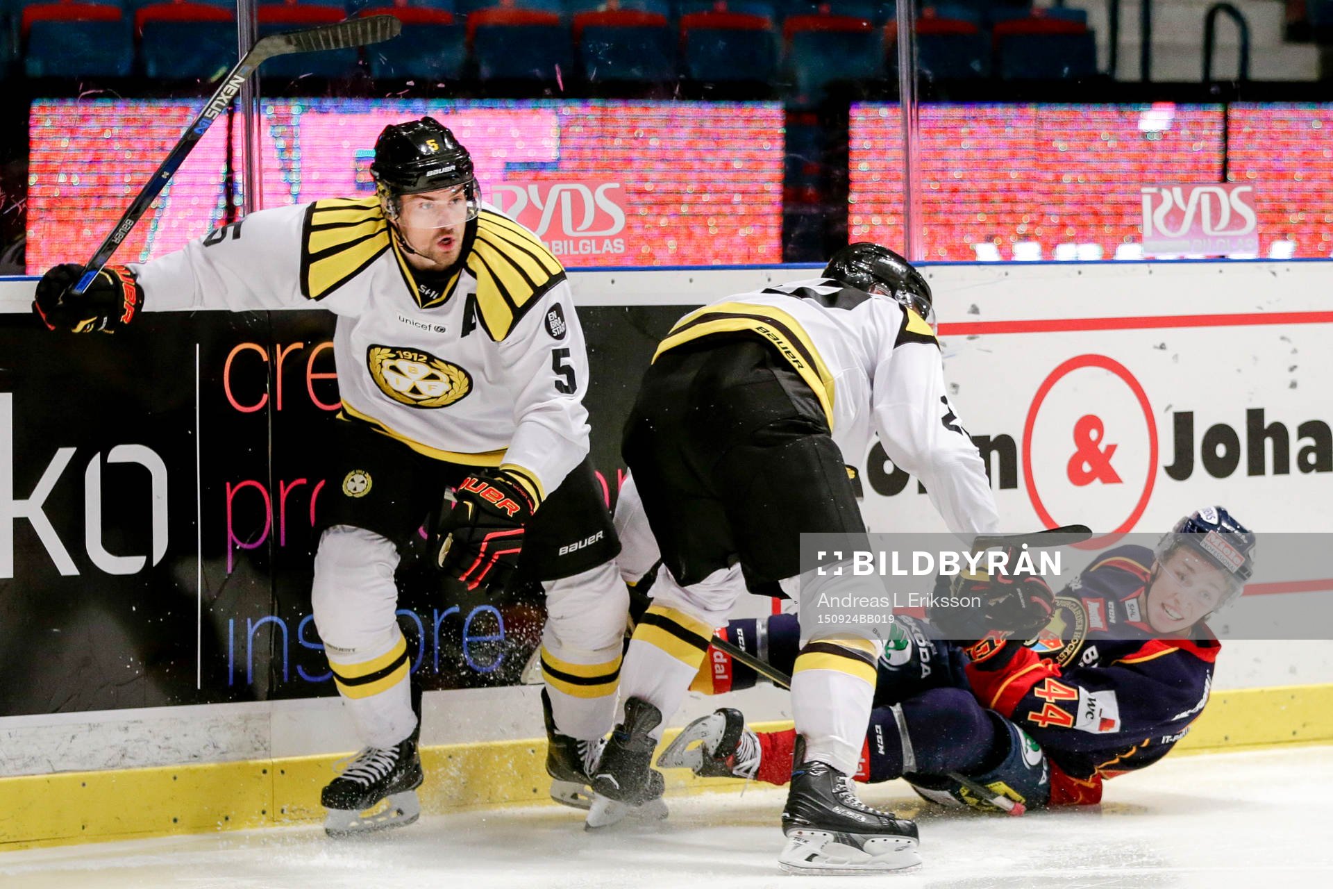 Brynäs Lukas Kilström och Jörgen Sundqvist i en kamp mot