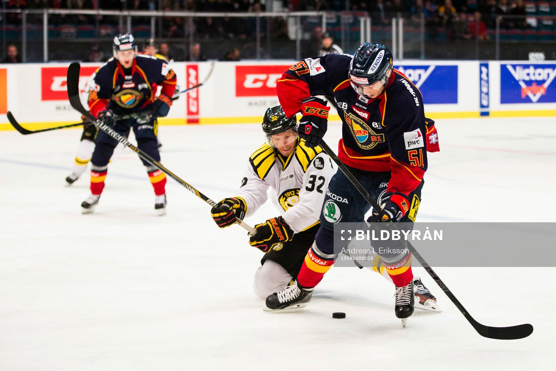 Brynäs Nick Johnson jagar Djurgårdens Robin Alvarez